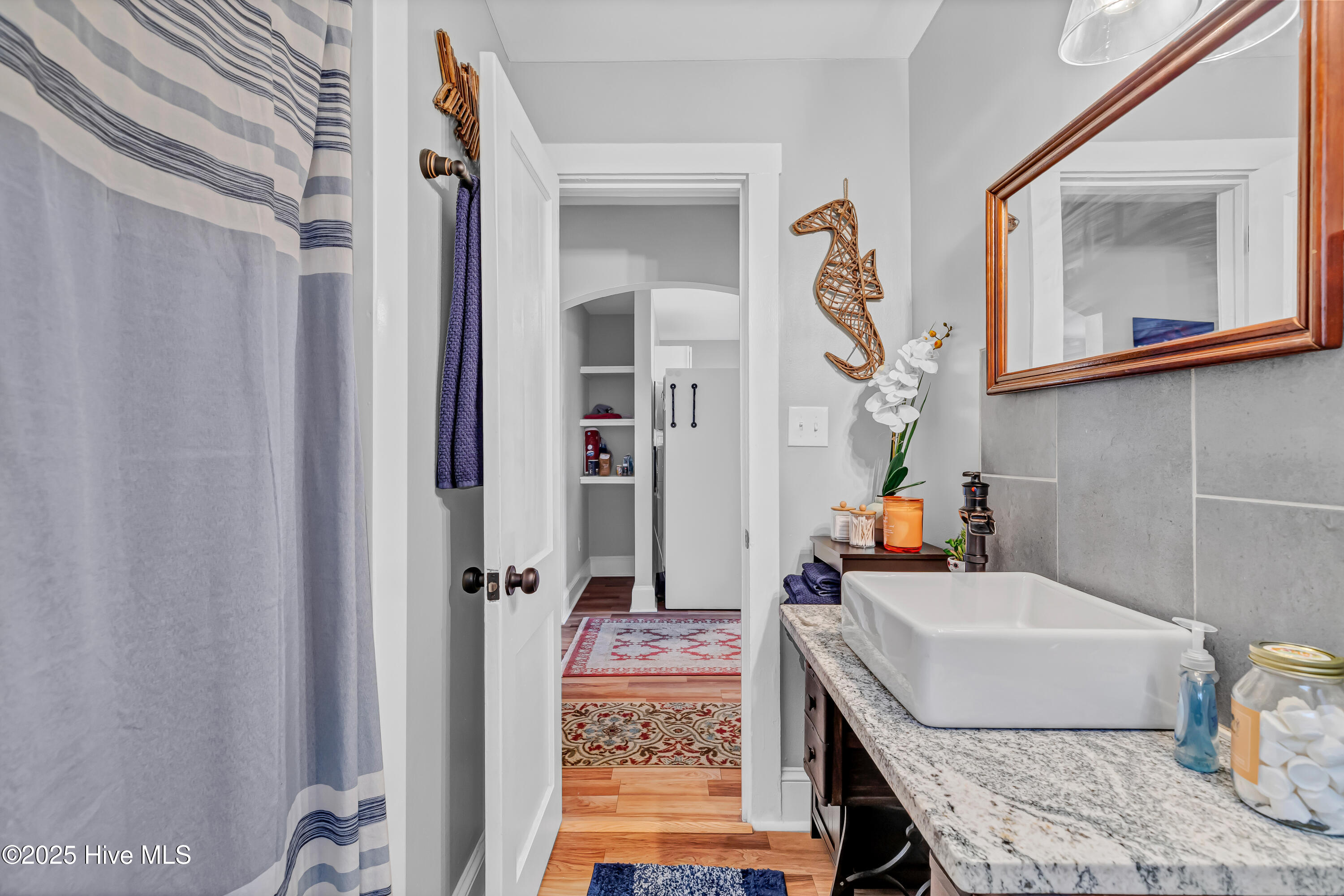 100541610 | Photo 20