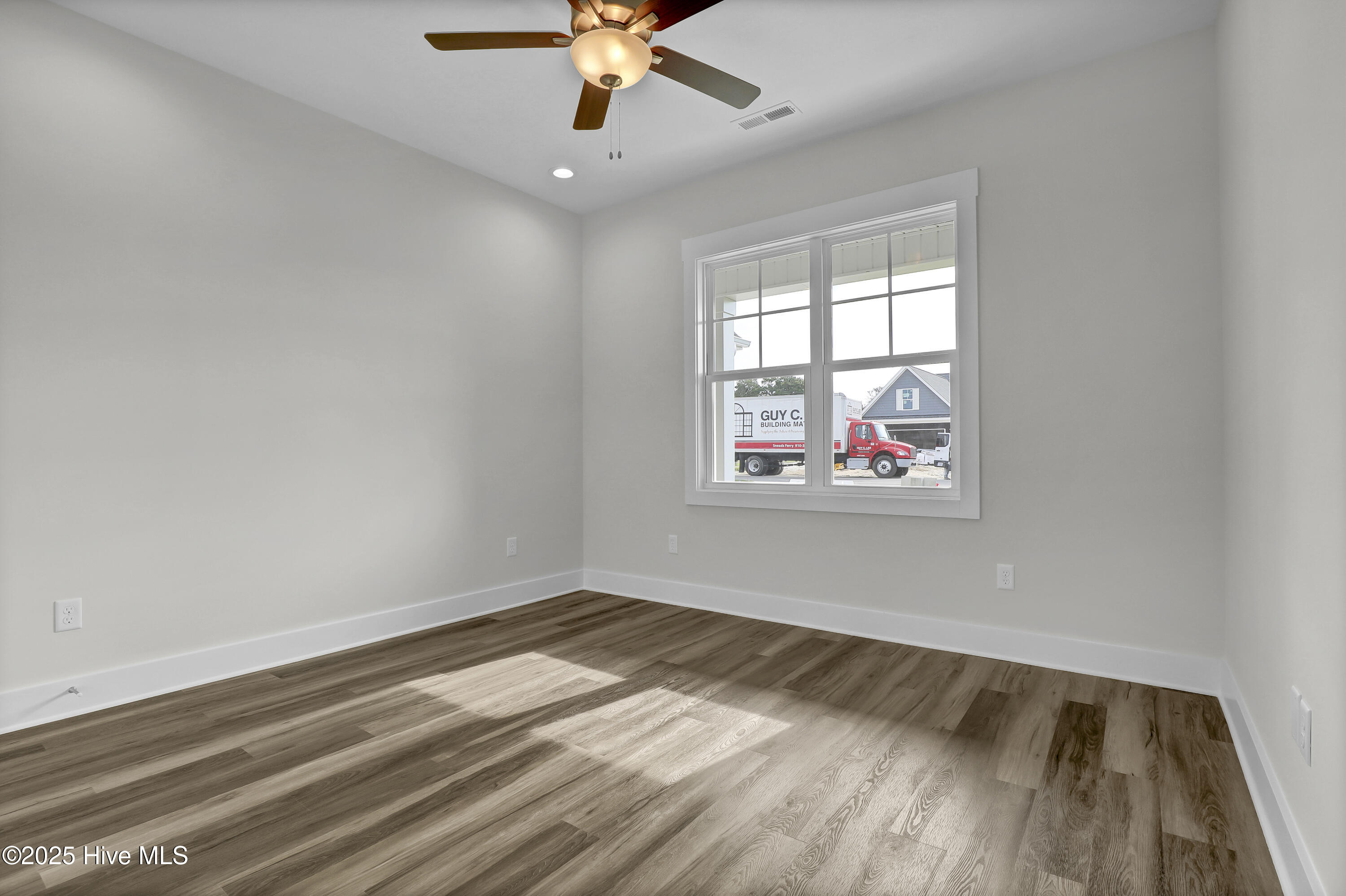 100485435 | Photo 12