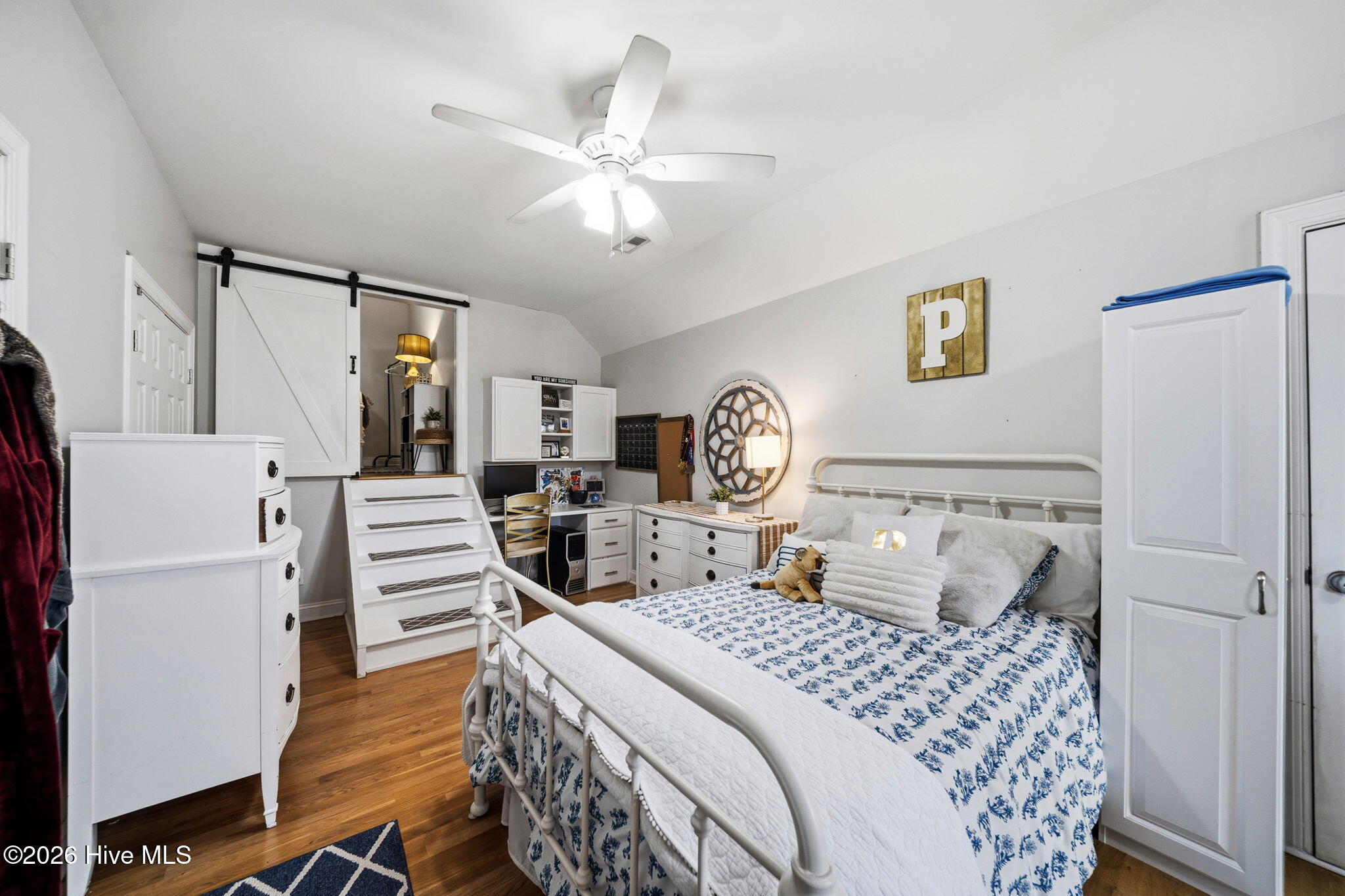 100561515 | Photo 74