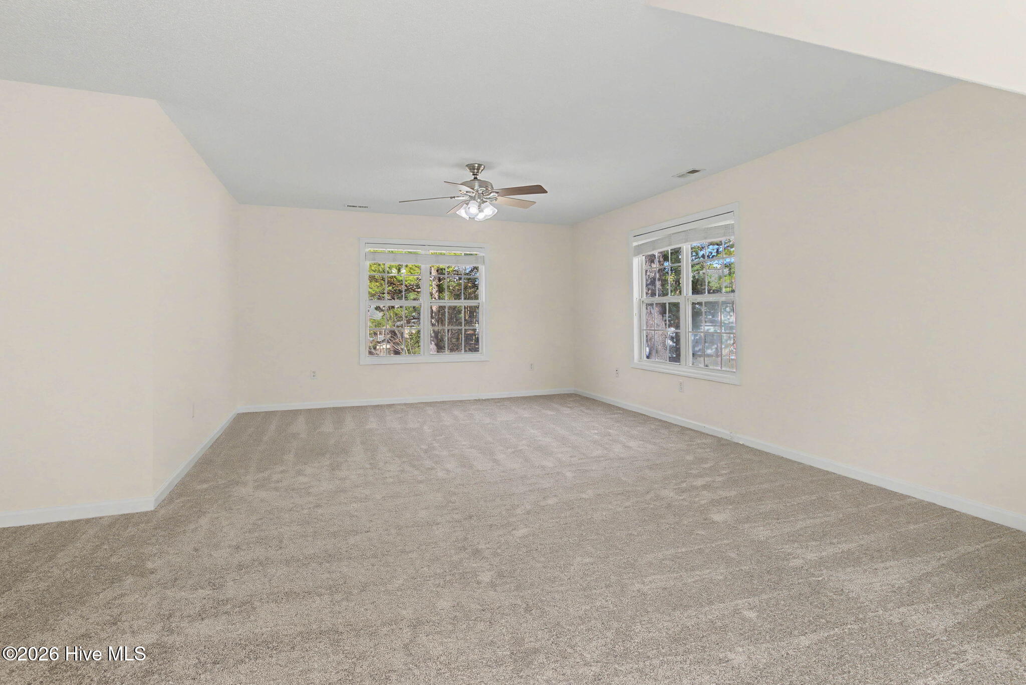 100547779 | Photo 36