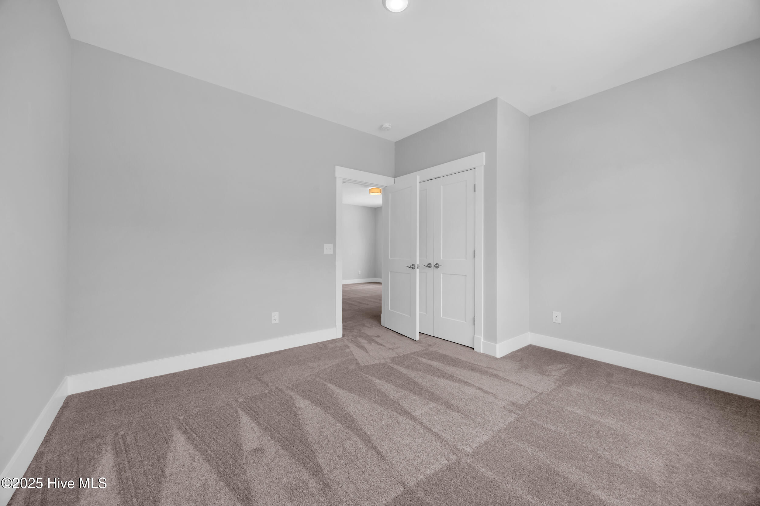 100548865 | Photo 16