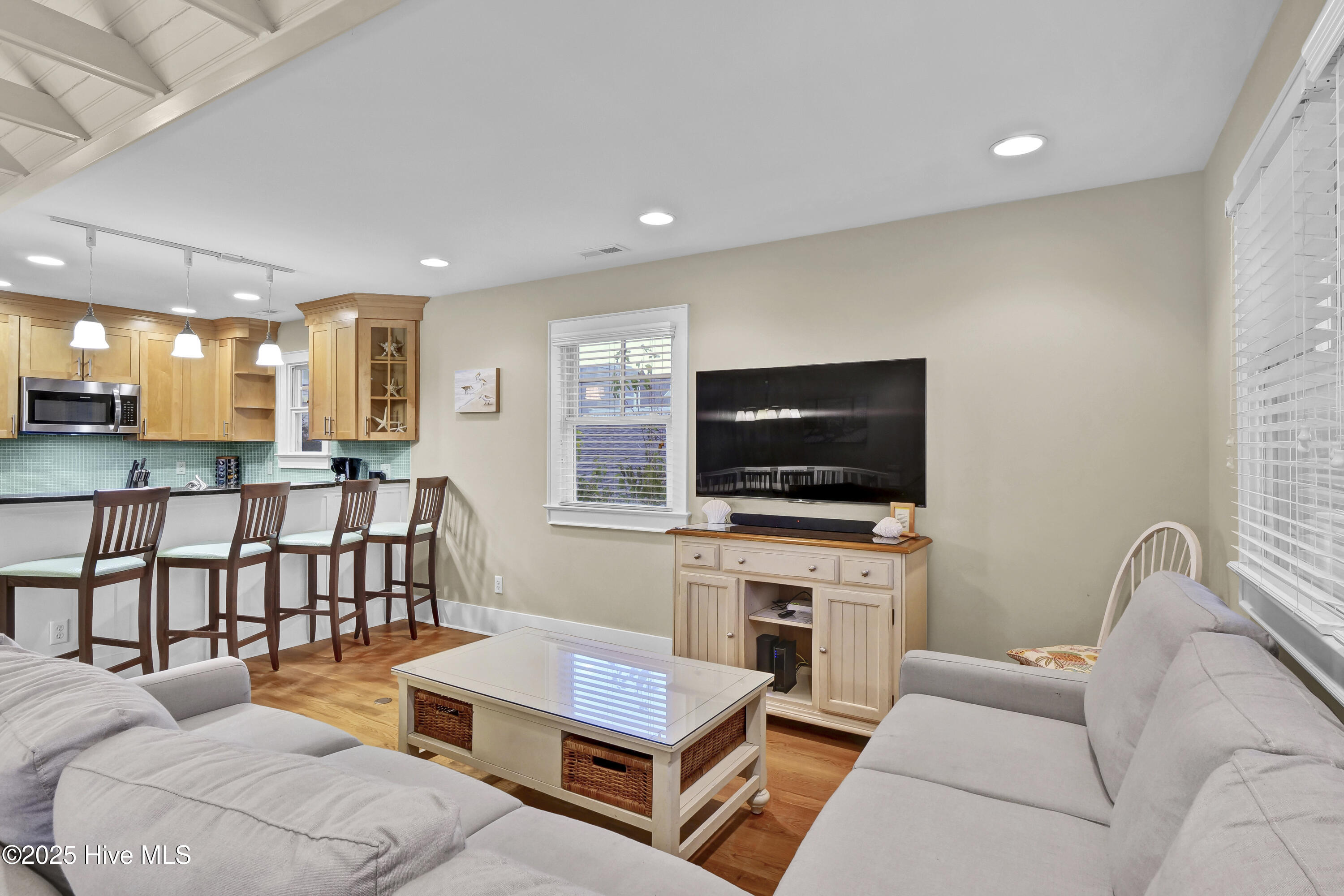 100525301 | Photo 25