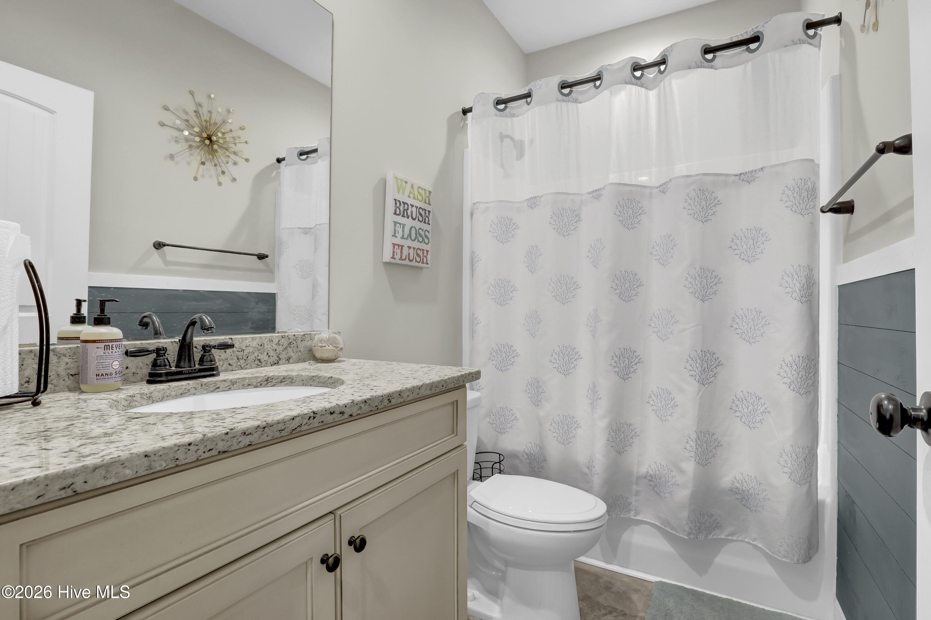 100548162 | Photo 23