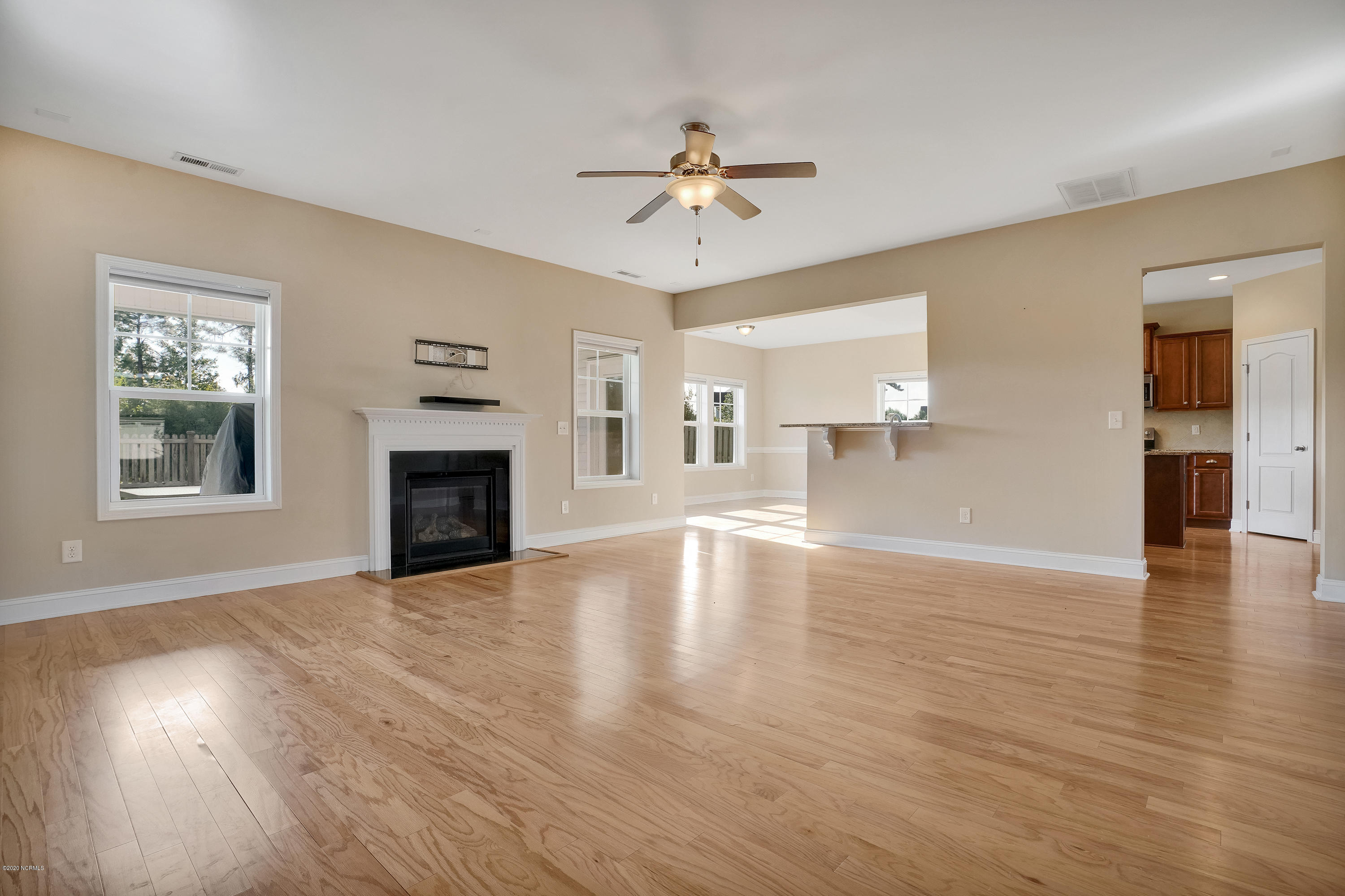 1448EastbourneDrive-07