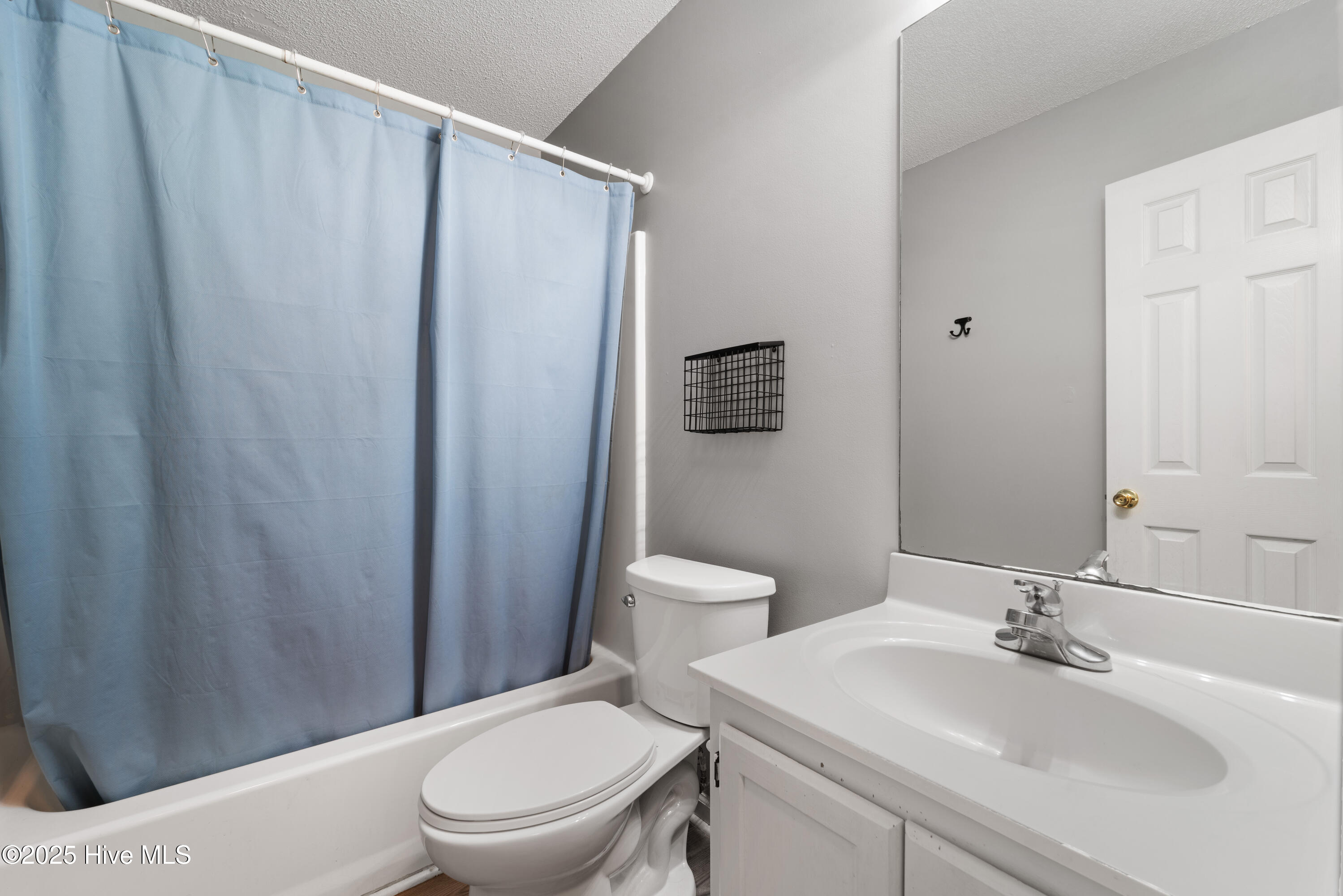 100527302 | Photo 13