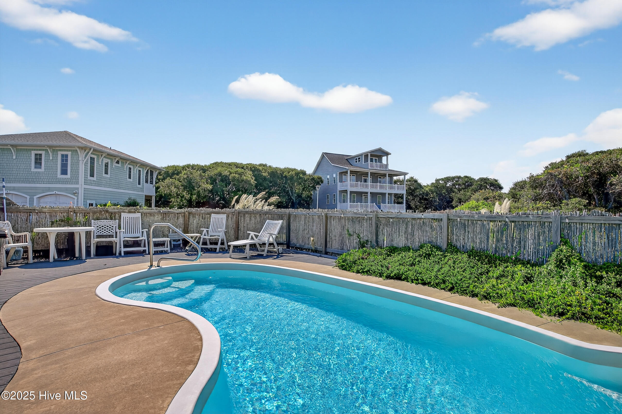 100524834 | Photo 10