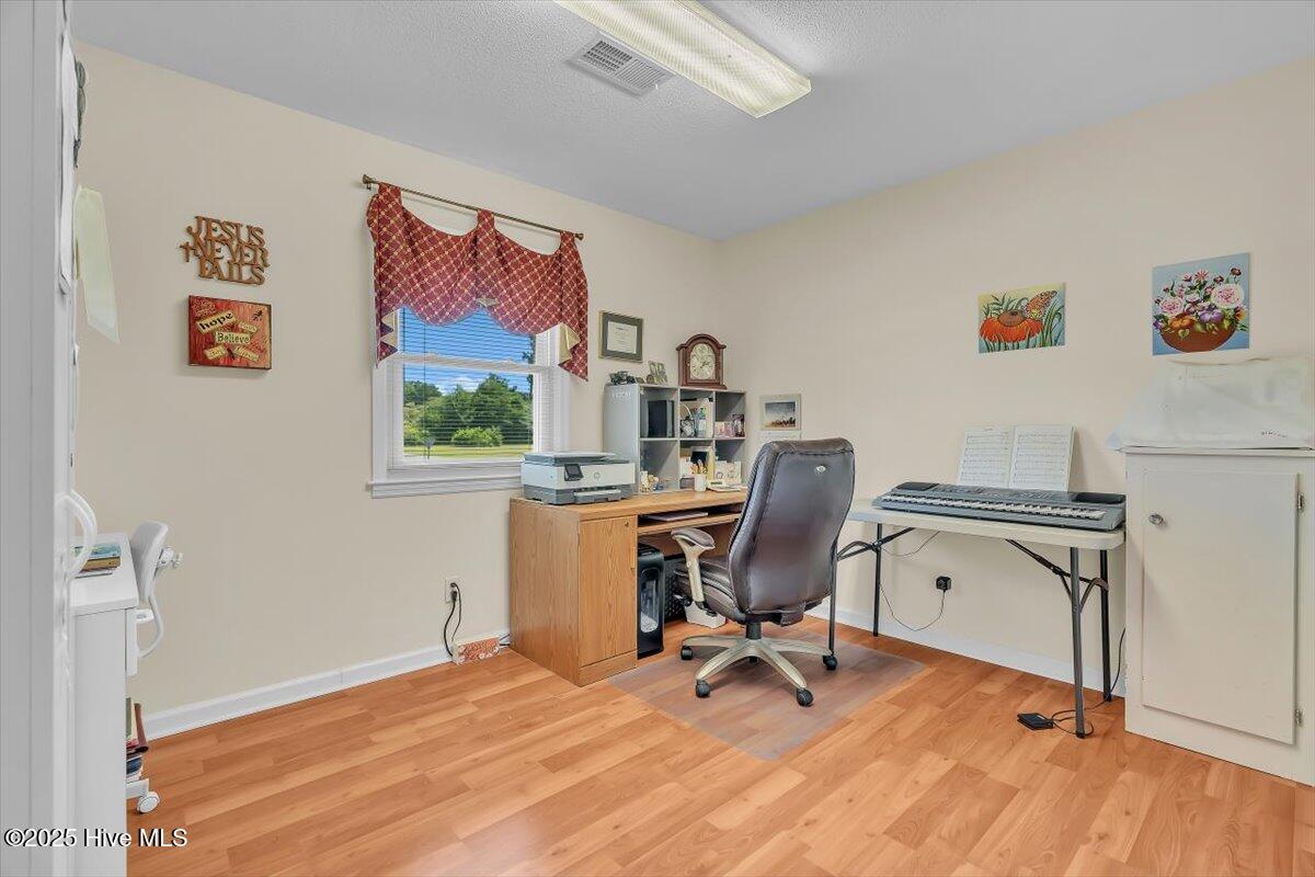 100542832 | Photo 34