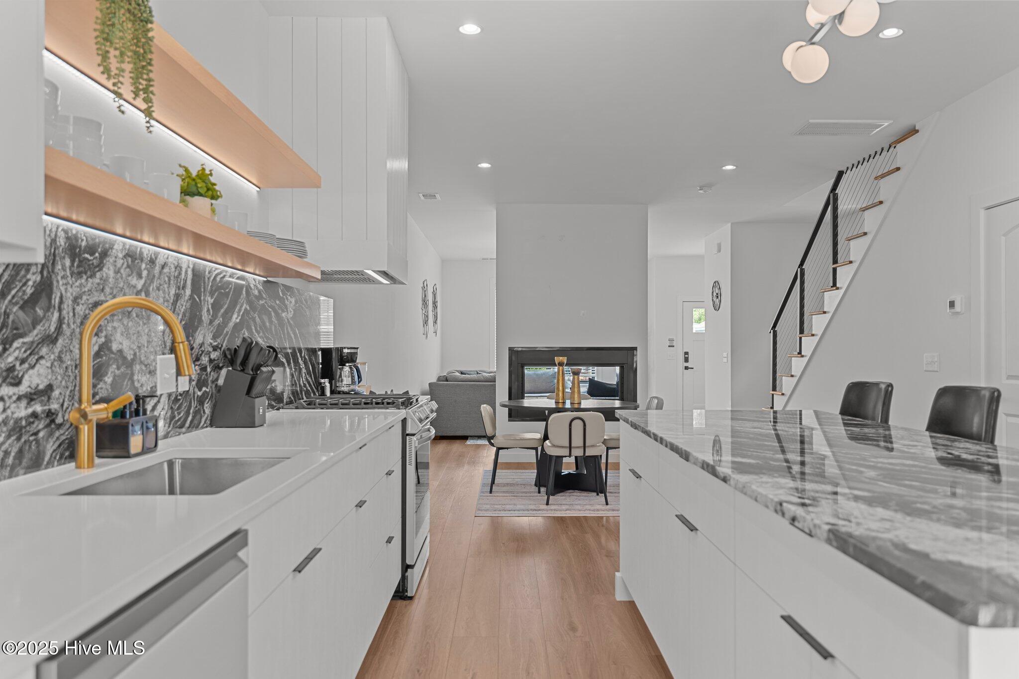 100536872 | Photo 15