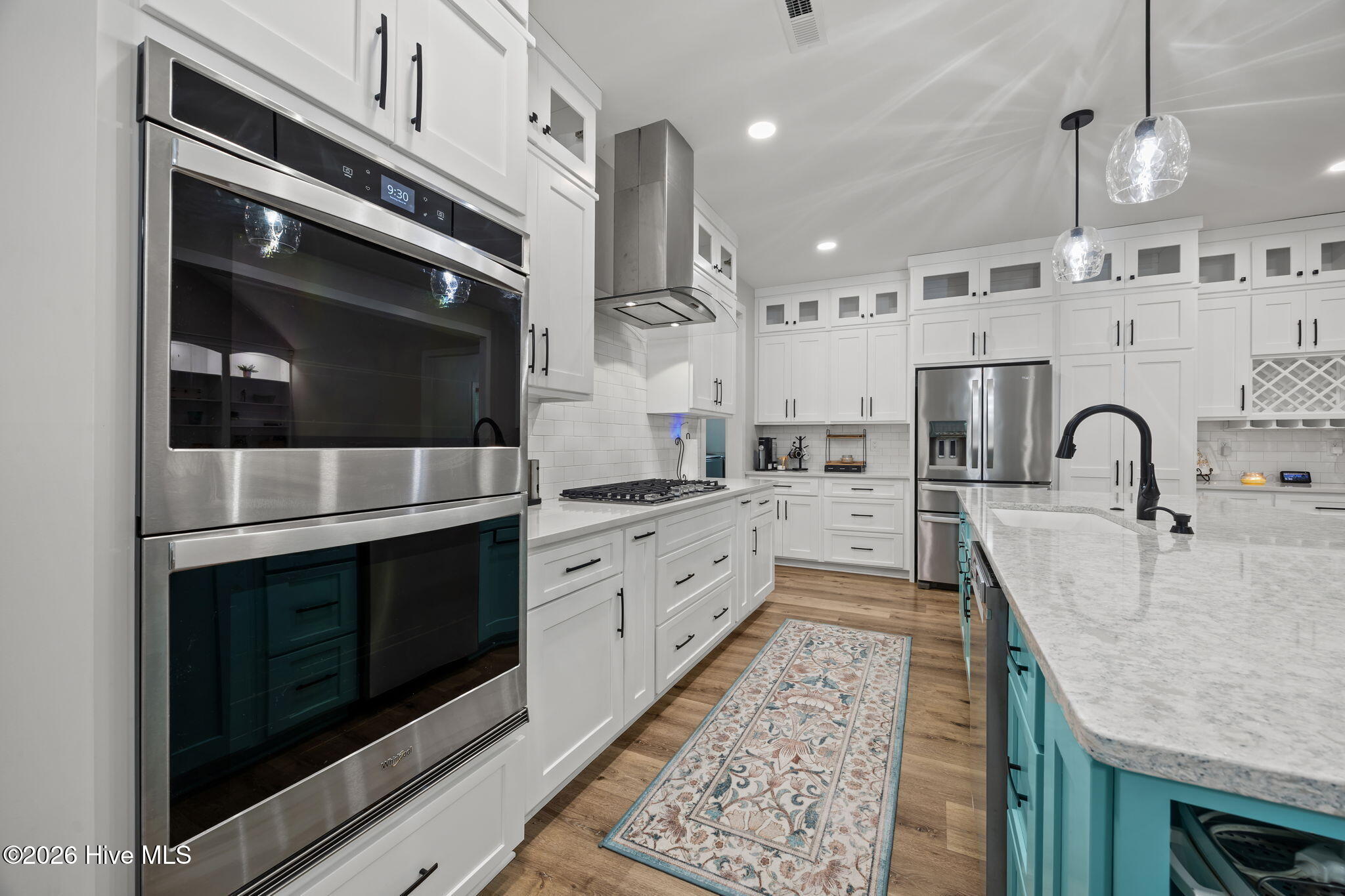 100563547 | Photo 38