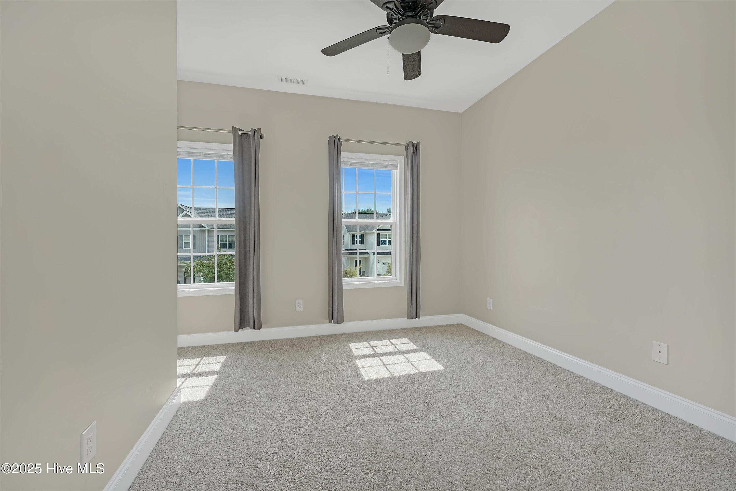 100543084 | Photo 35