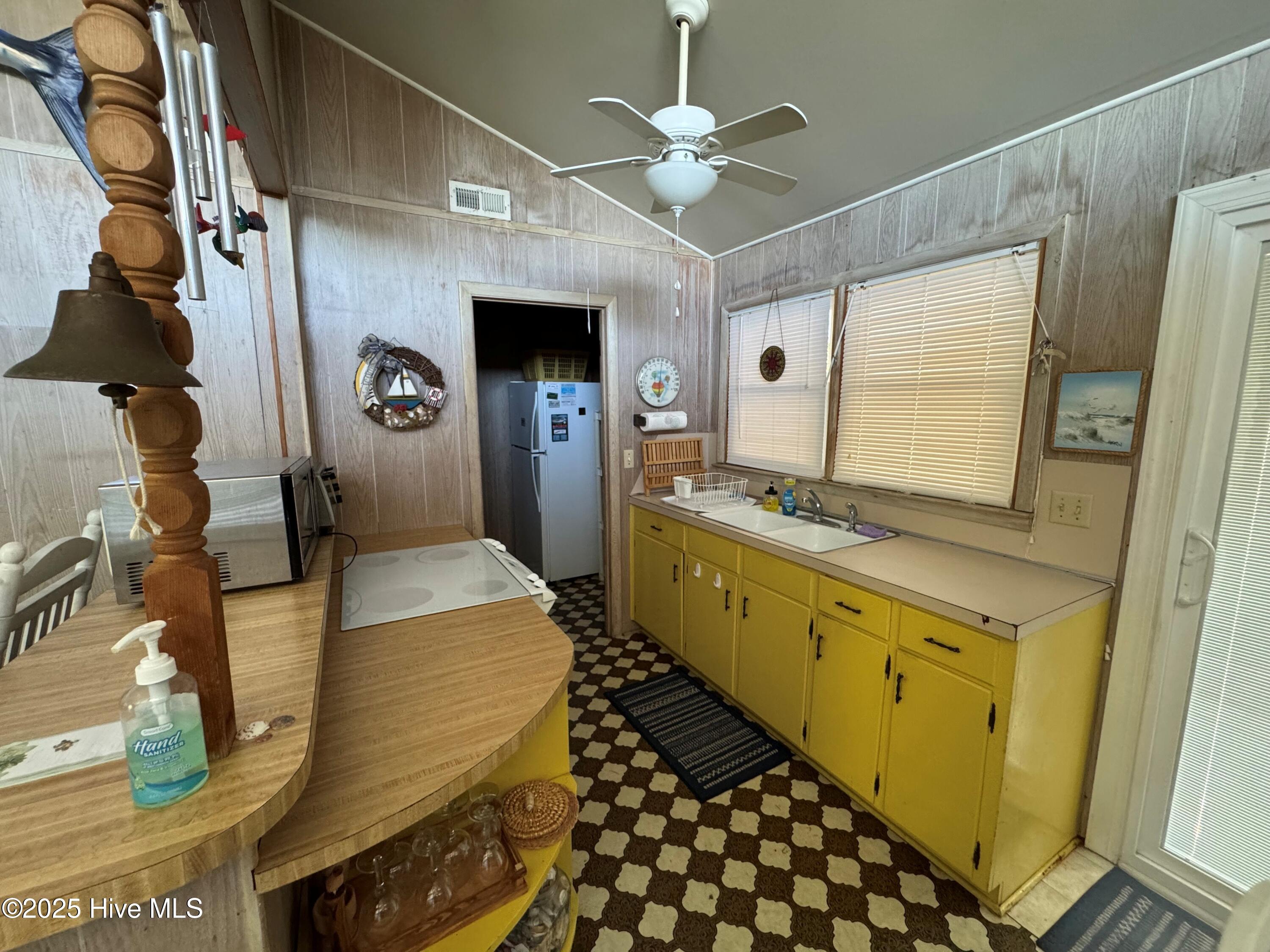 100540884 | Photo 10