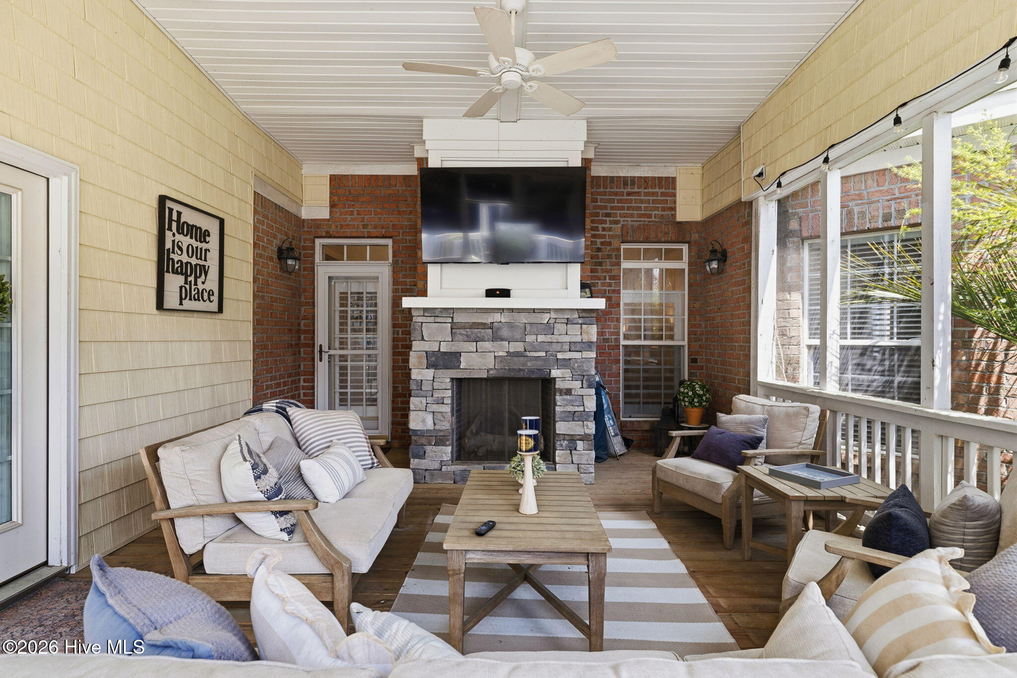 100561515 | Photo 94