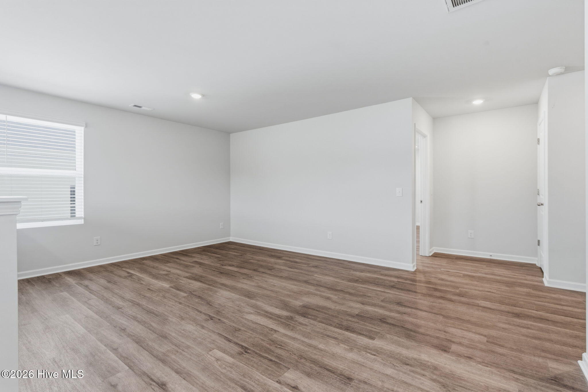 100532613 | Photo 33