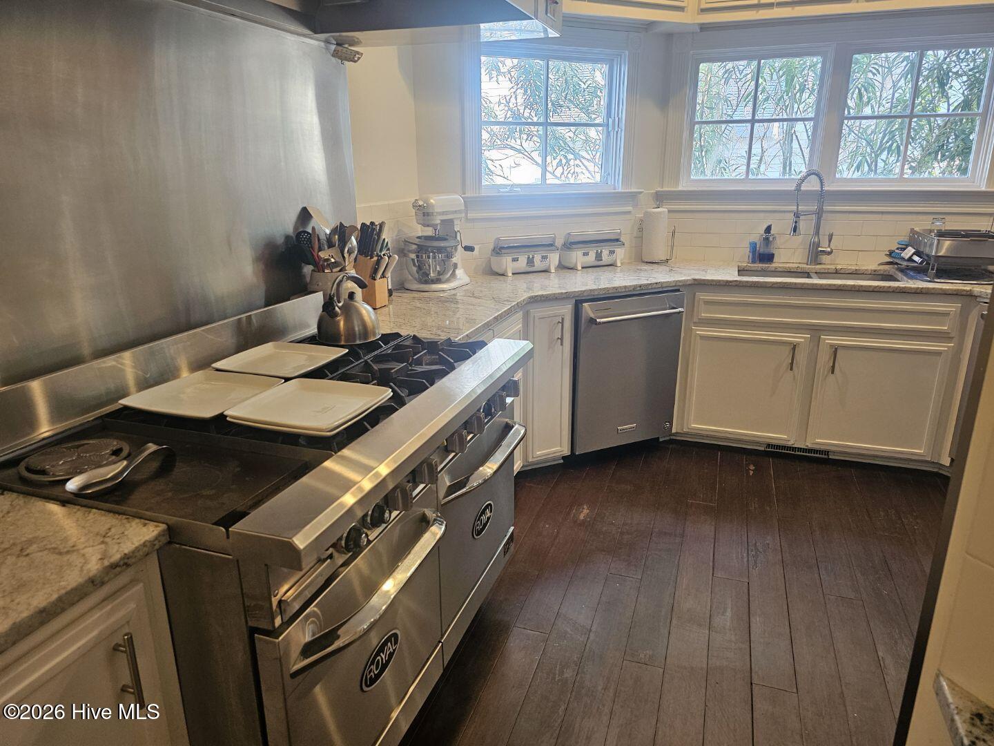 100559569 | Photo 20