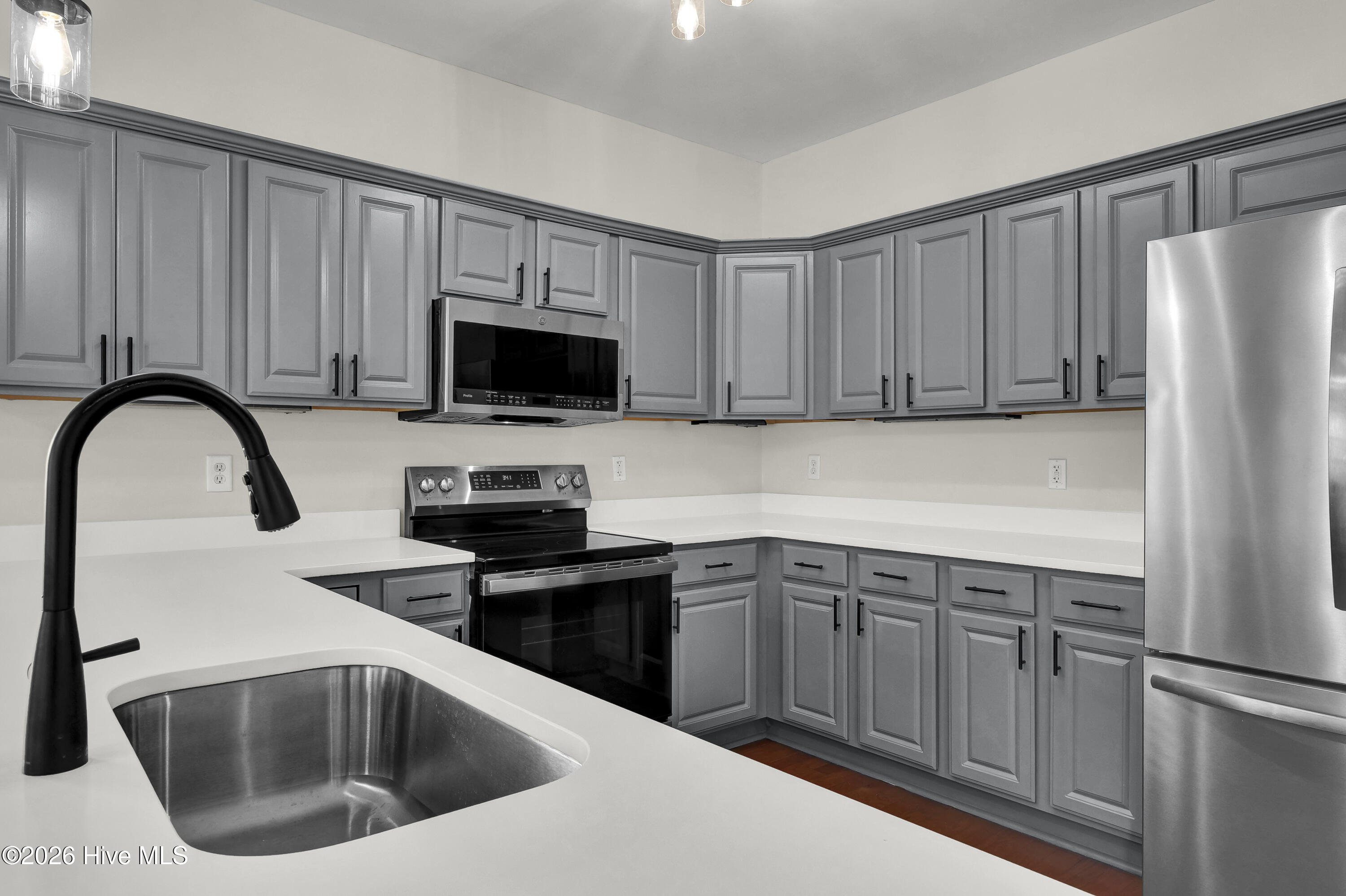 100563177 | Photo 13