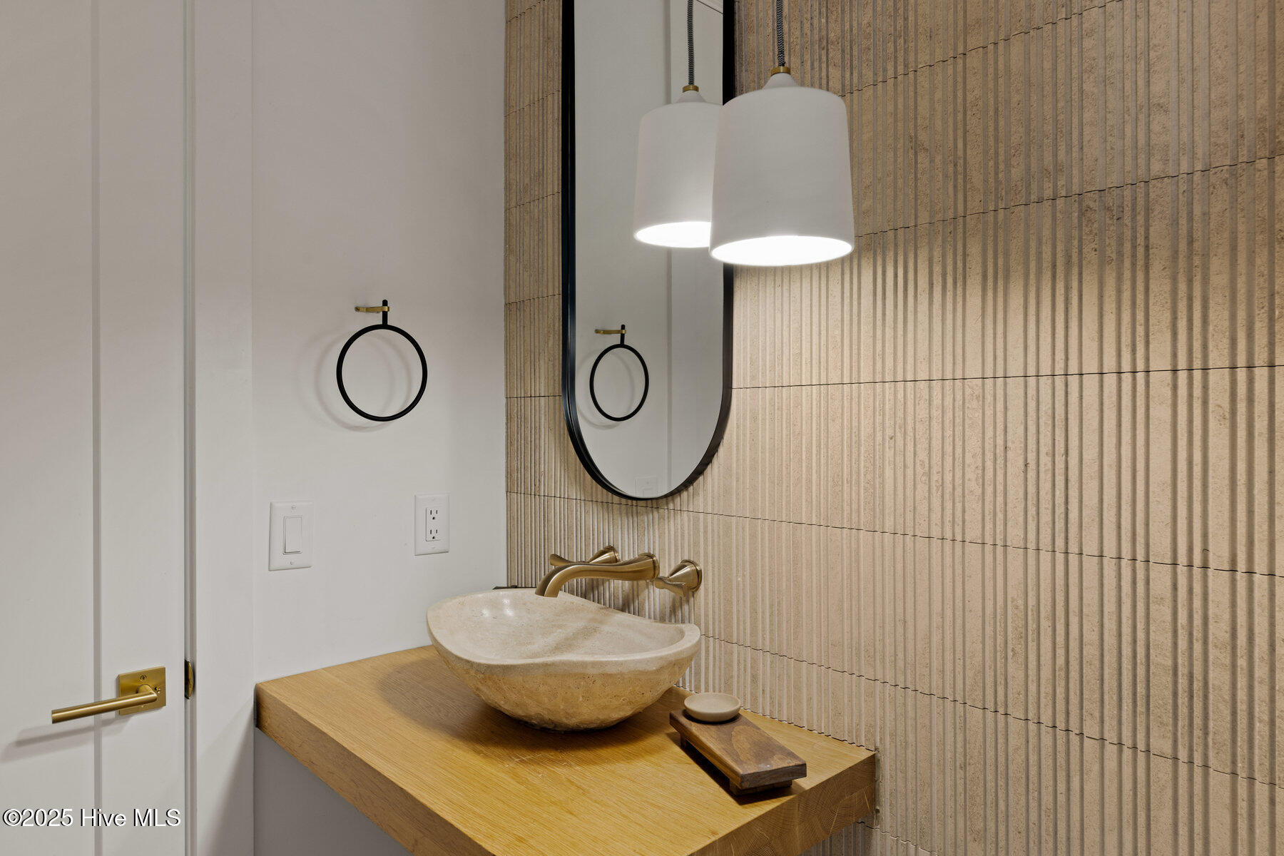 100535055 | Photo 38