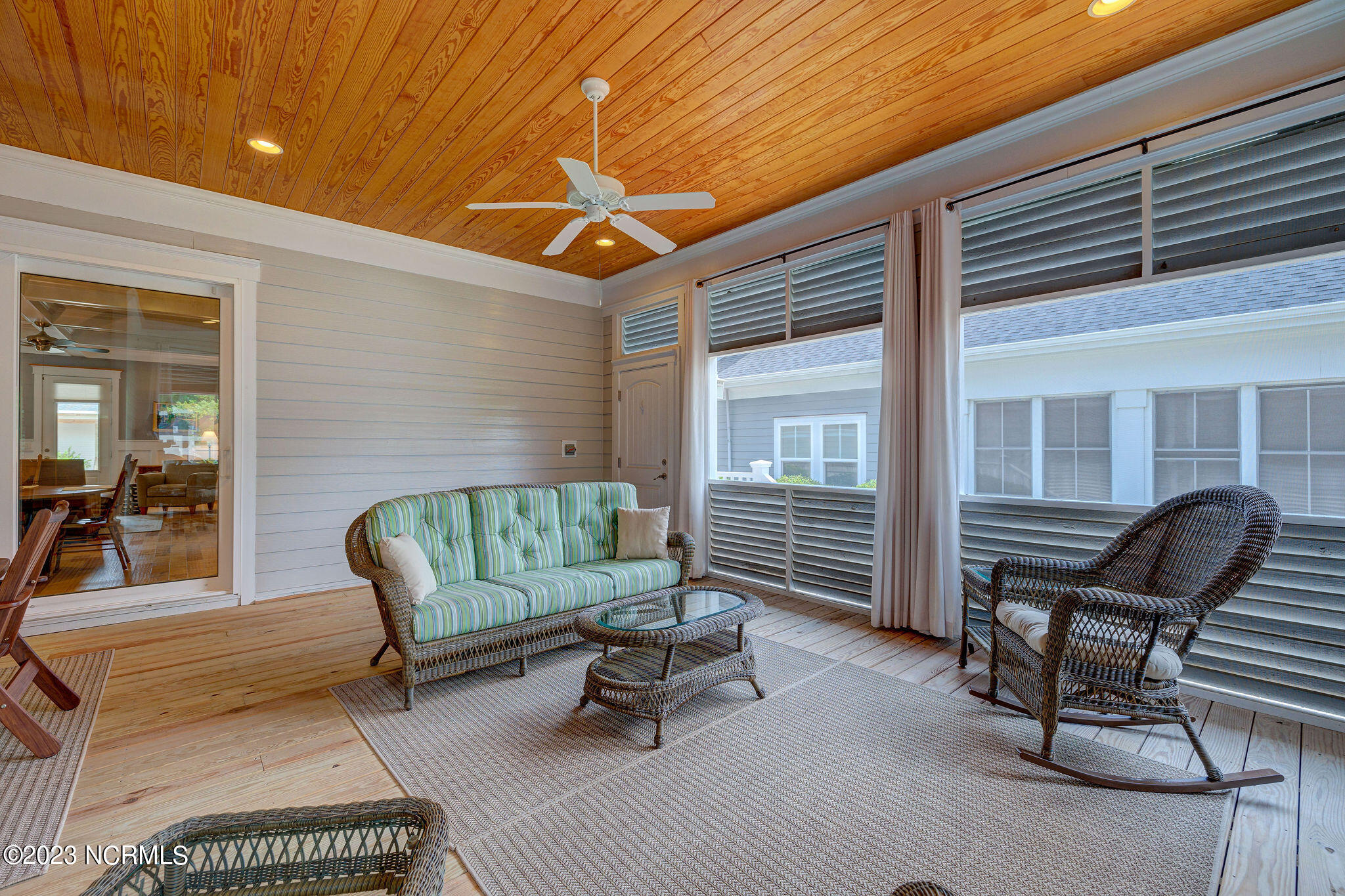 100568046 | Photo 31