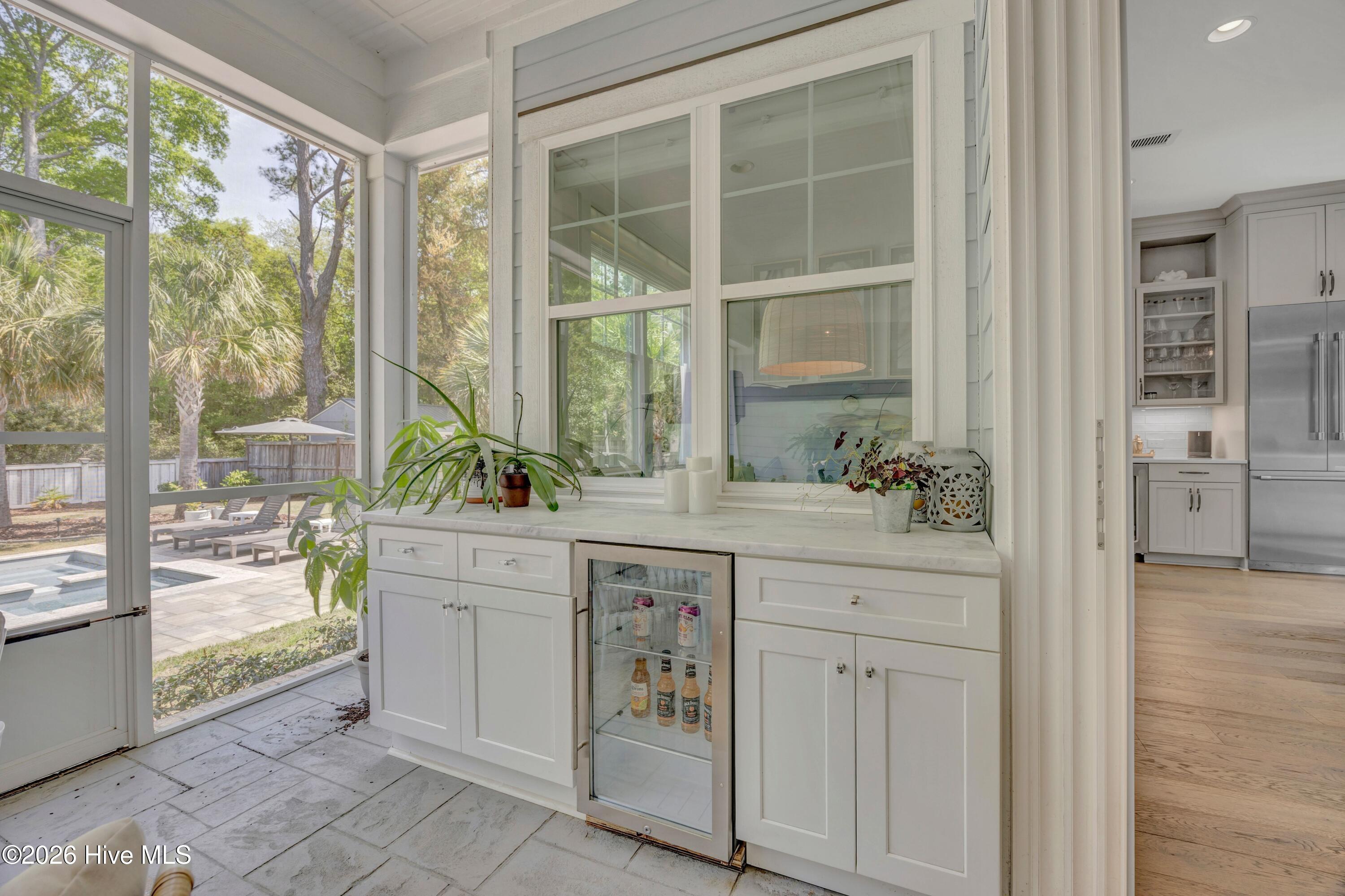 100566048 | Photo 35