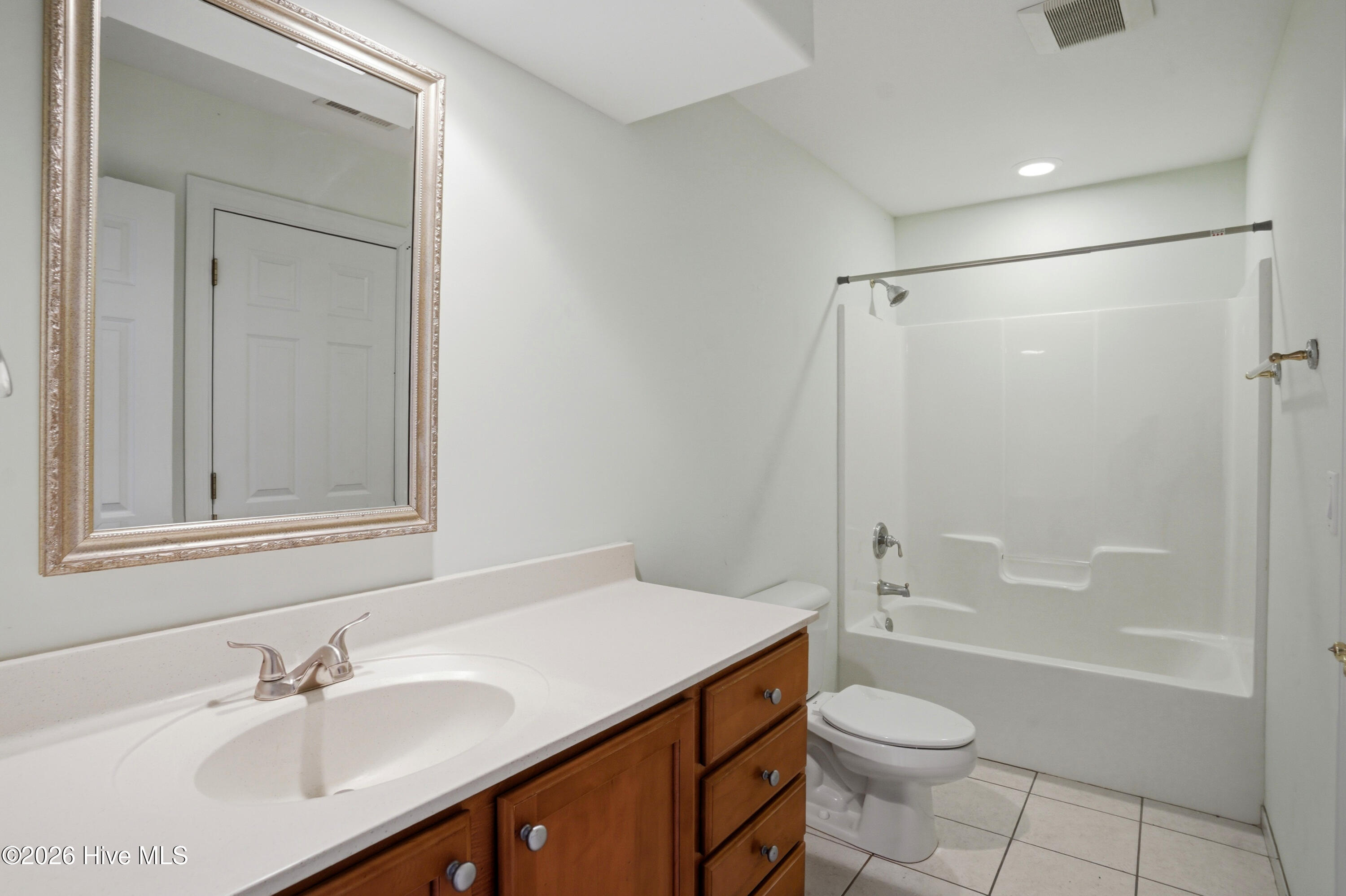 100562677 | Photo 26