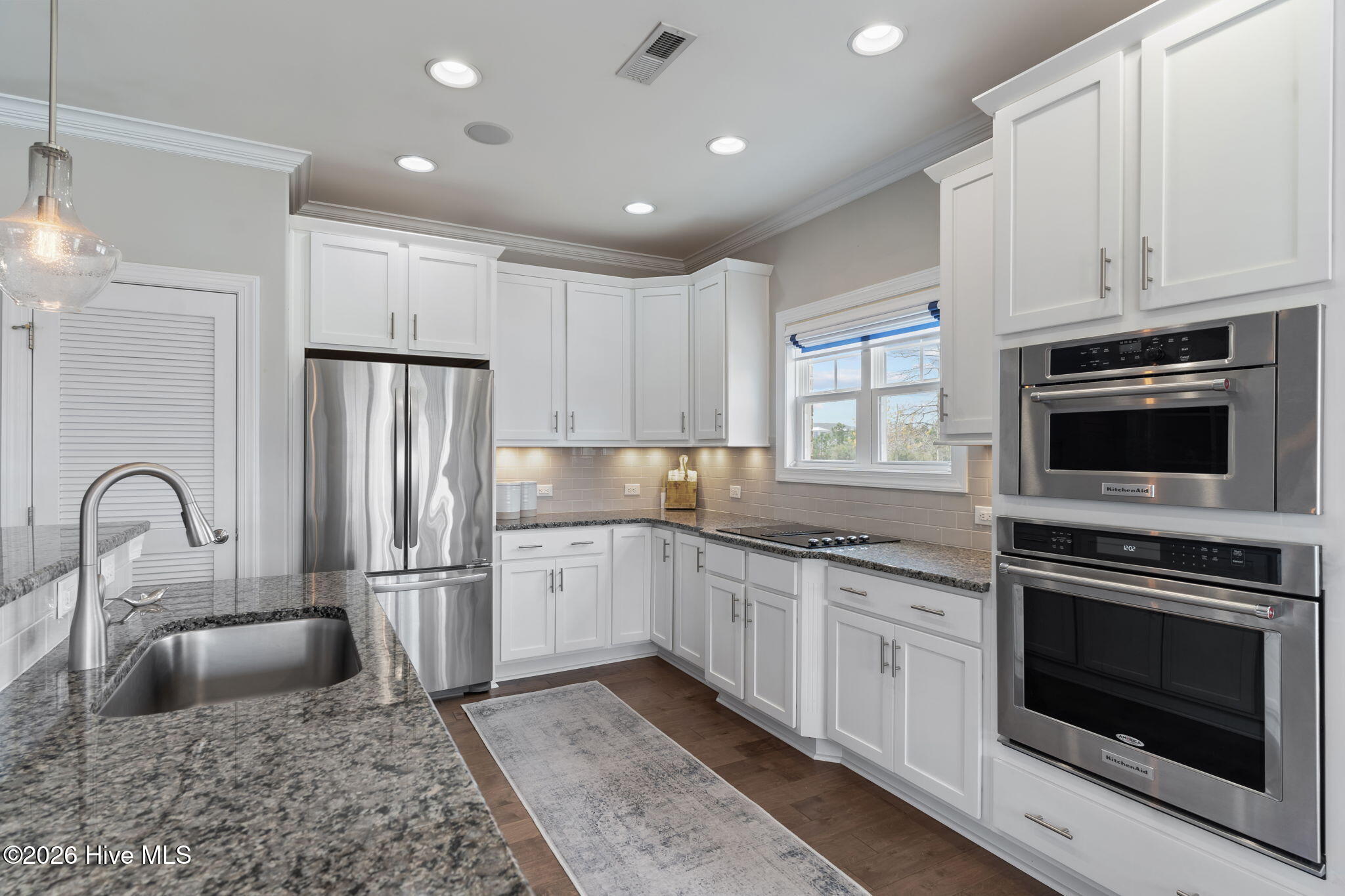 100560533 | Photo 11