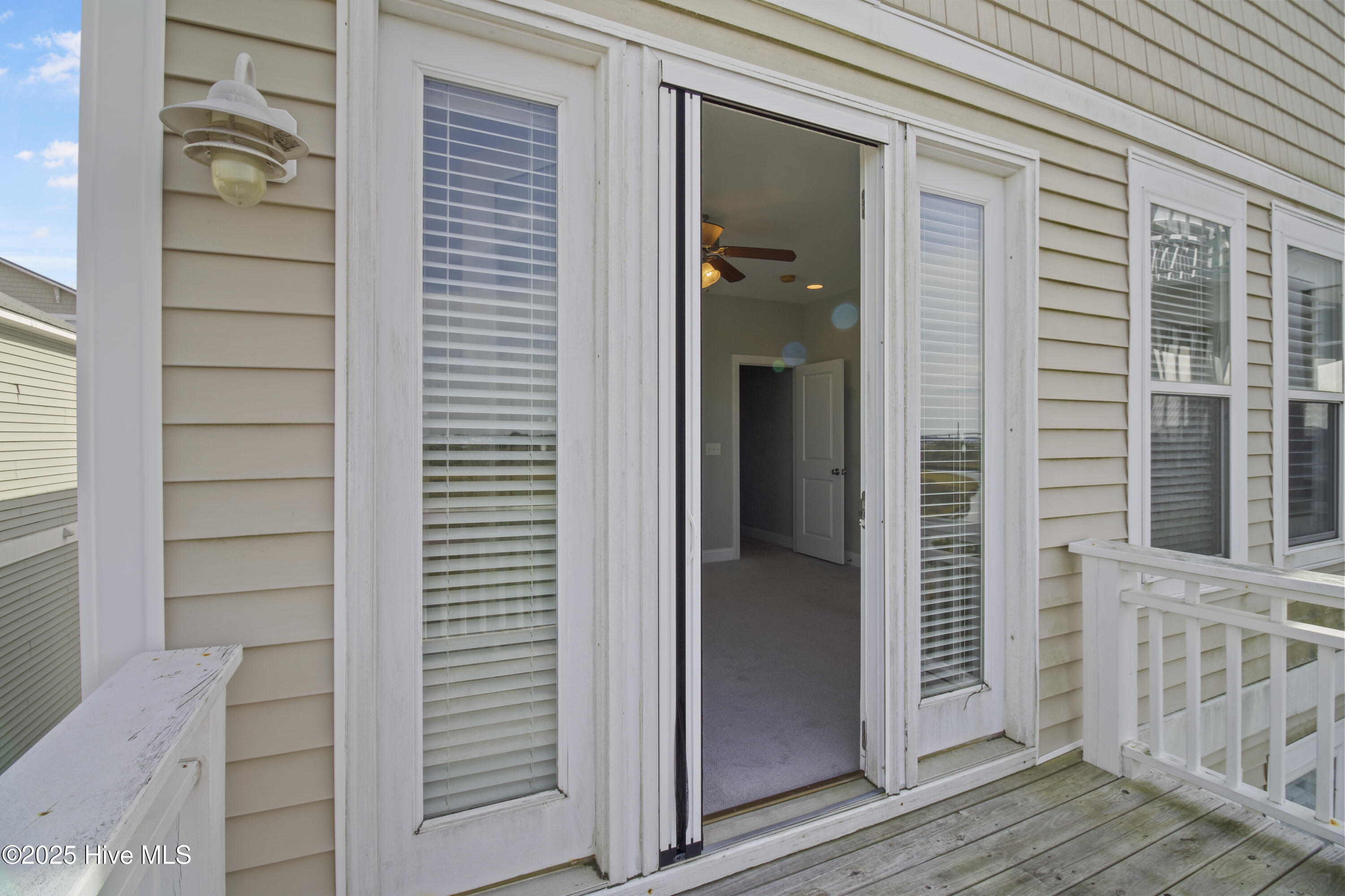 100541594 | Photo 23