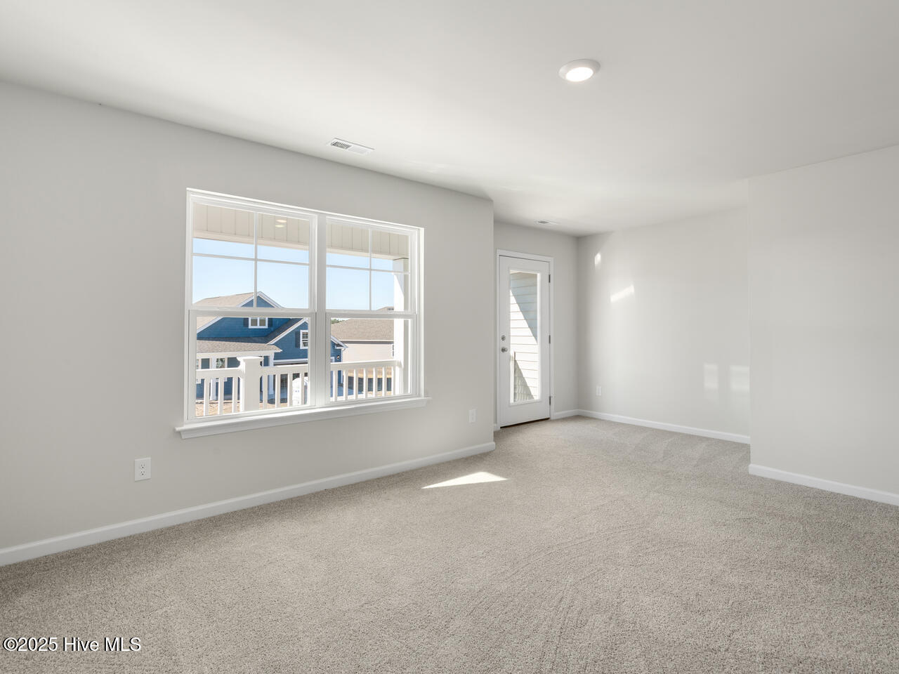 100546211 | Photo 28