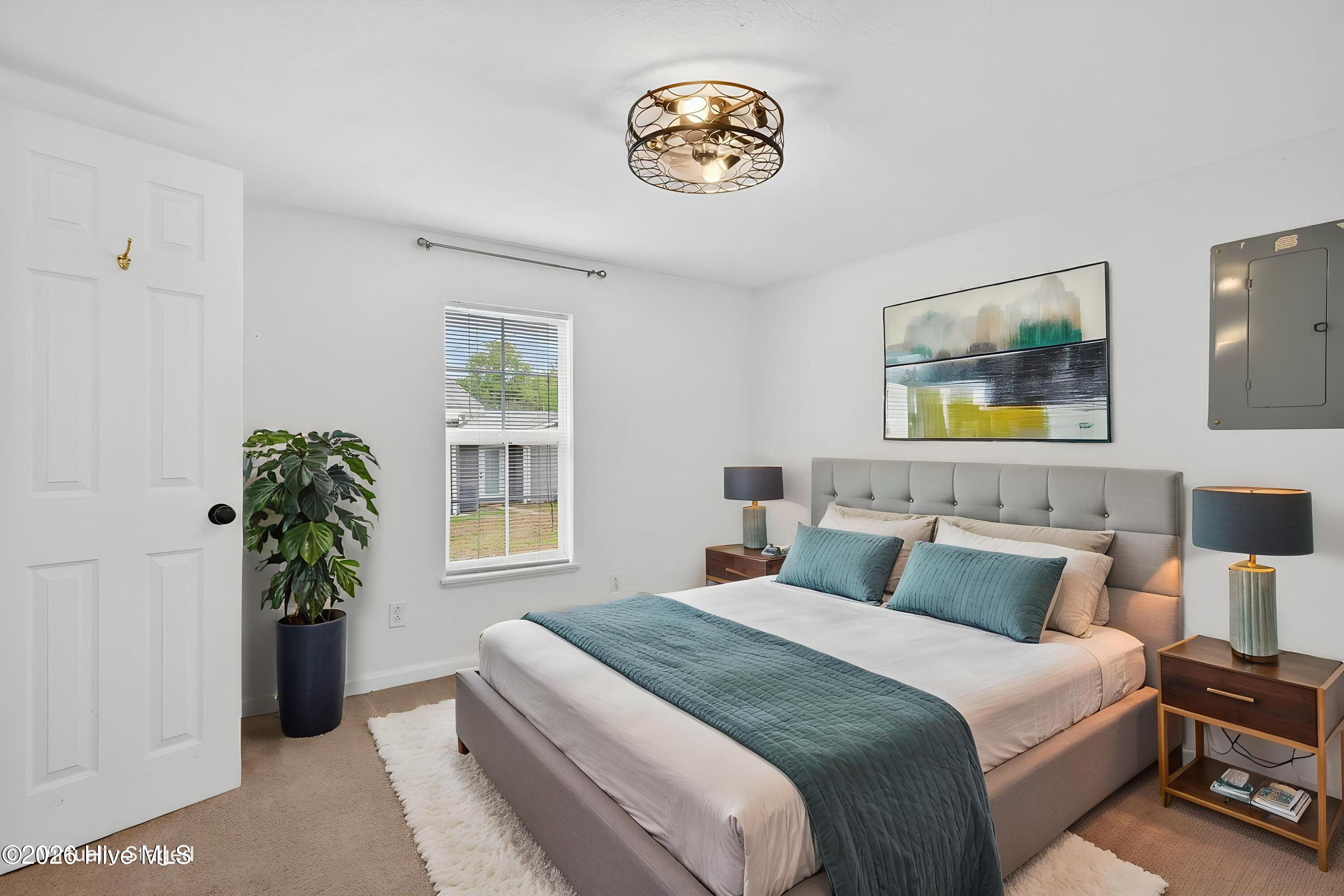 100565671 | Photo 17