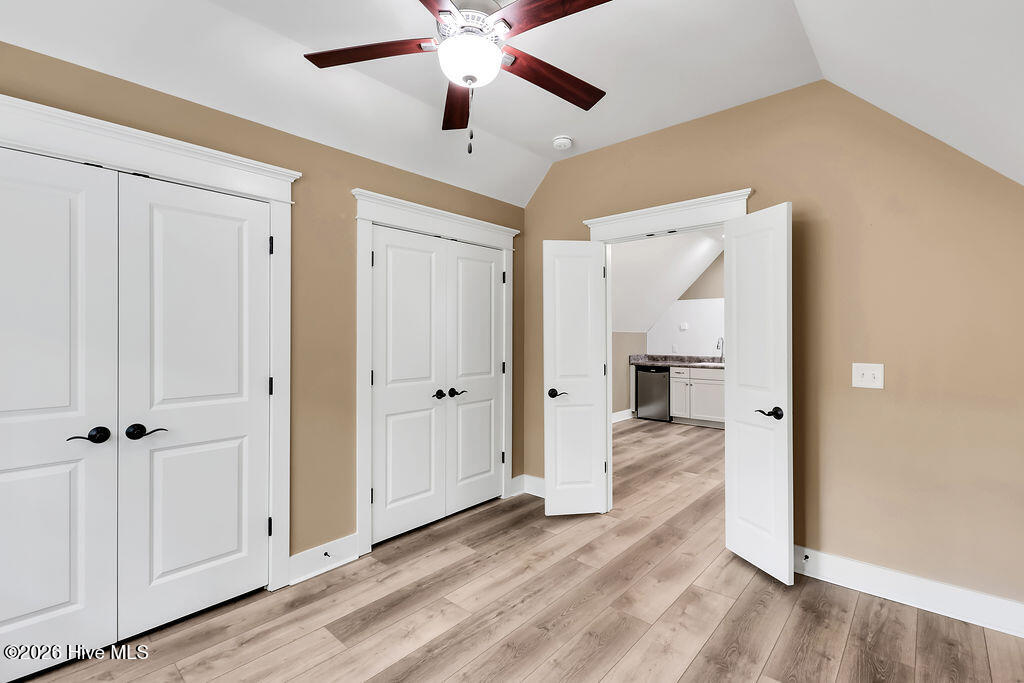 100548295 | Photo 44