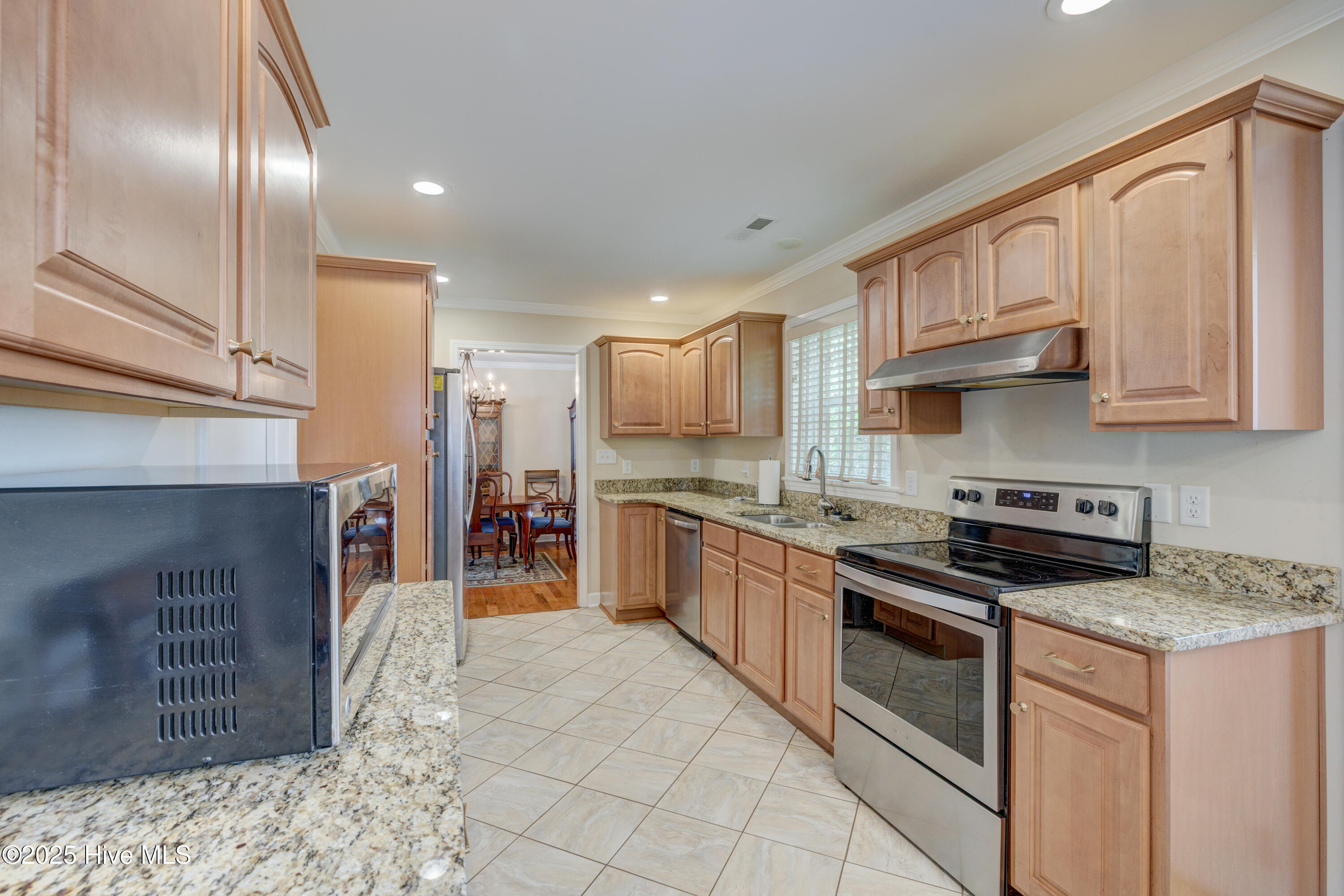 100523931 | Photo 18