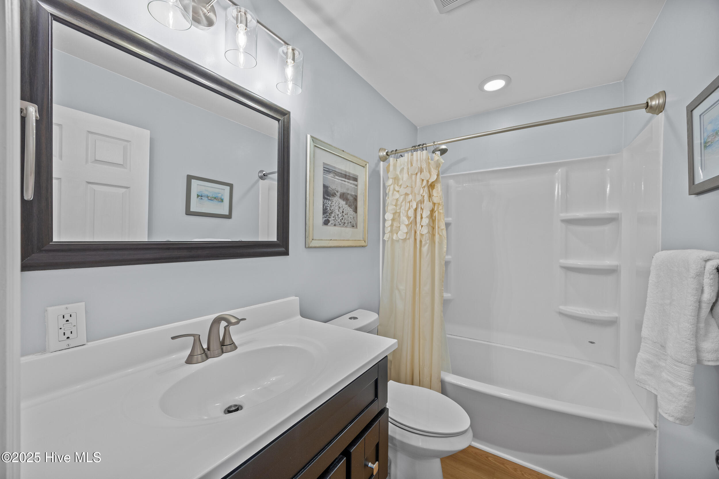 100530805 | Photo 18