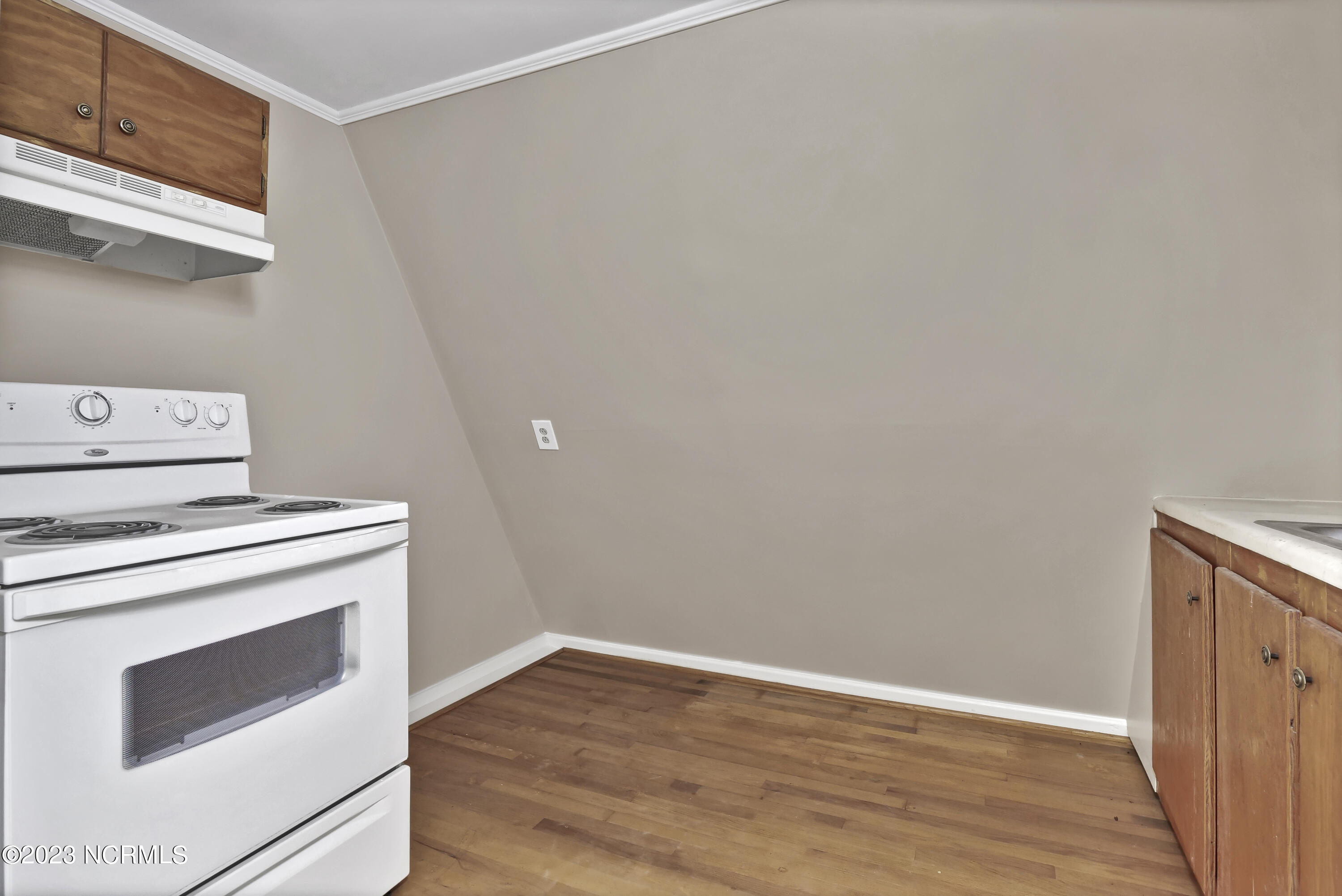 100552989 | Photo 23