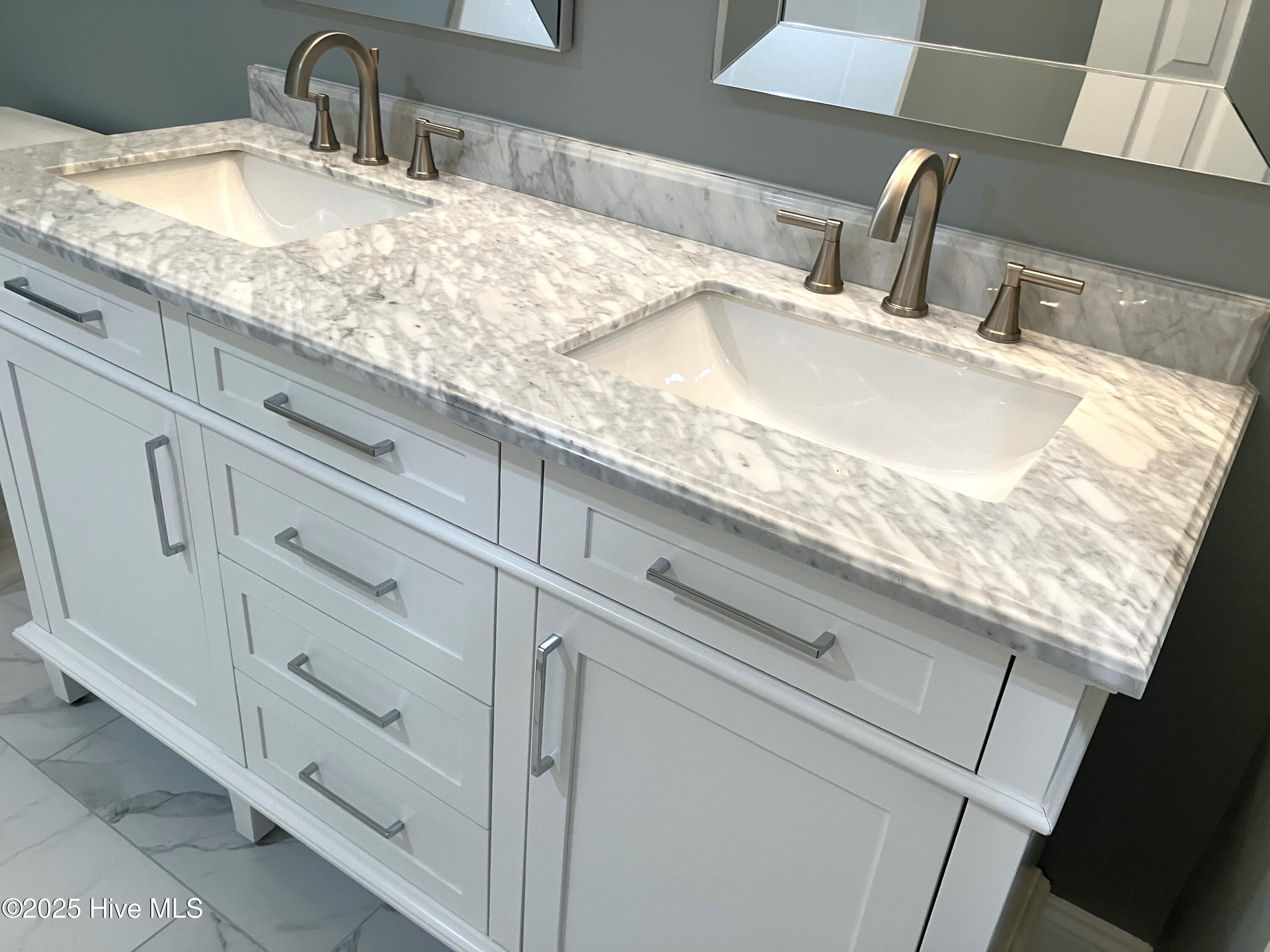 100514031 | Photo 35