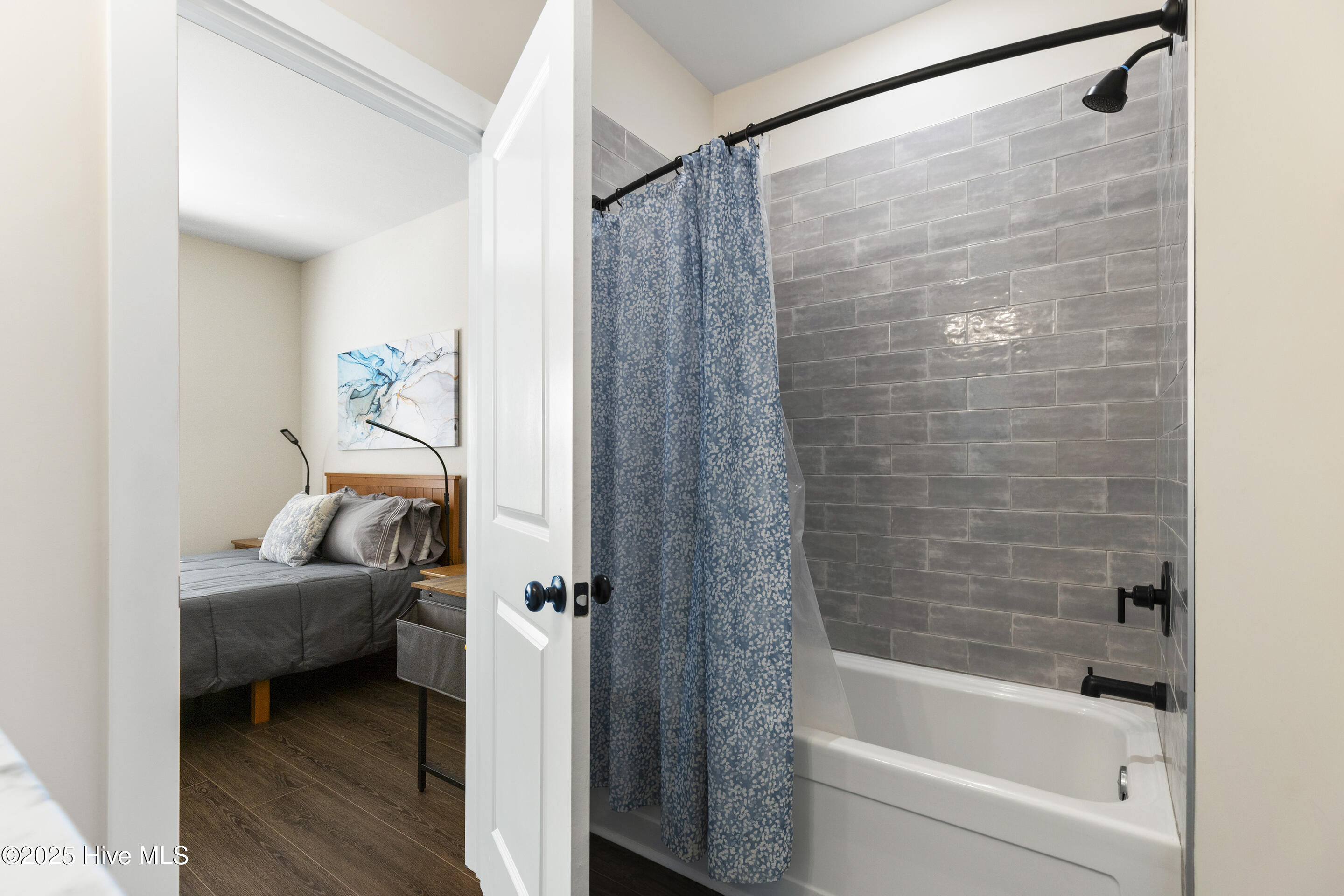 100559926 | Photo 40