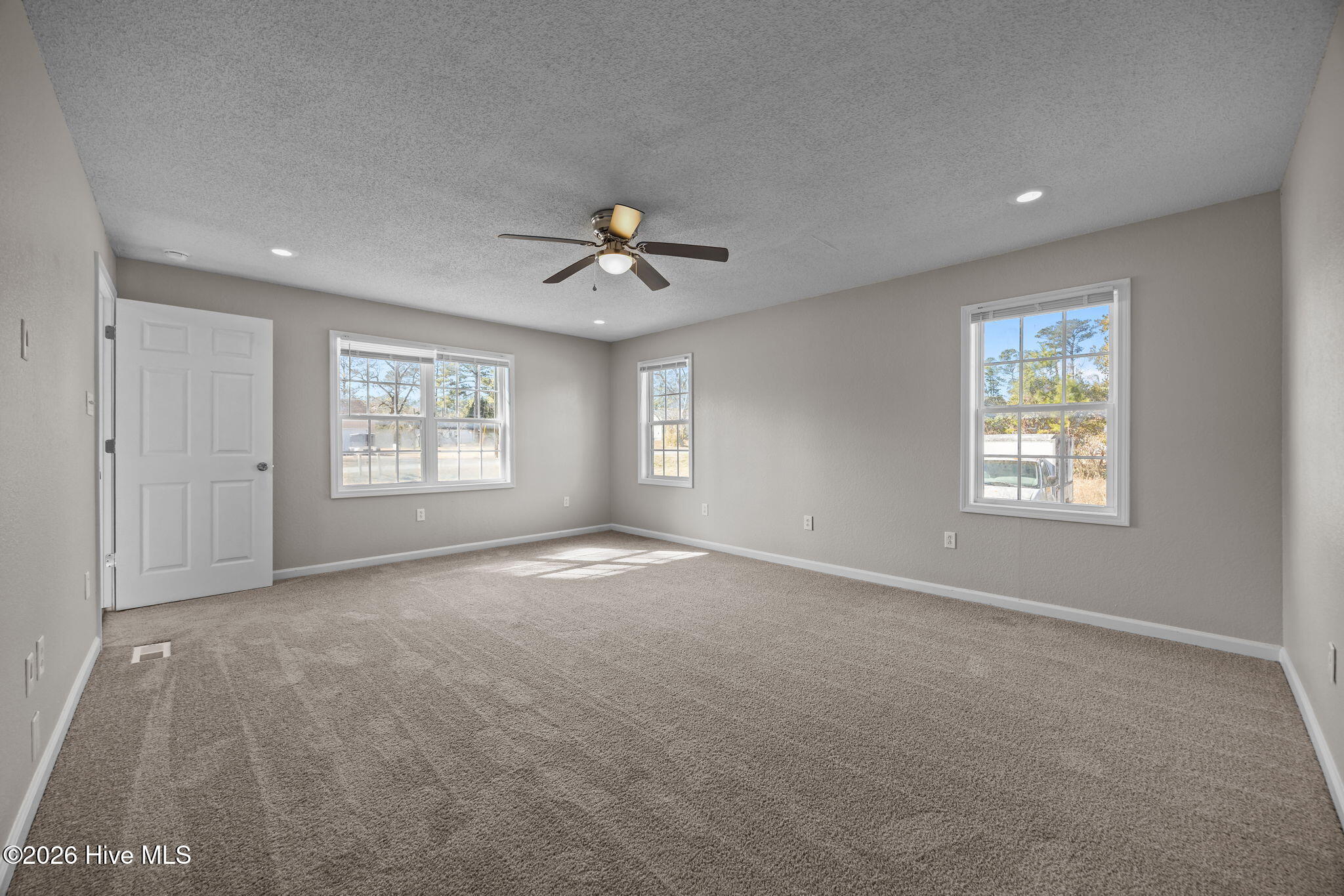 100553167 | Photo 24