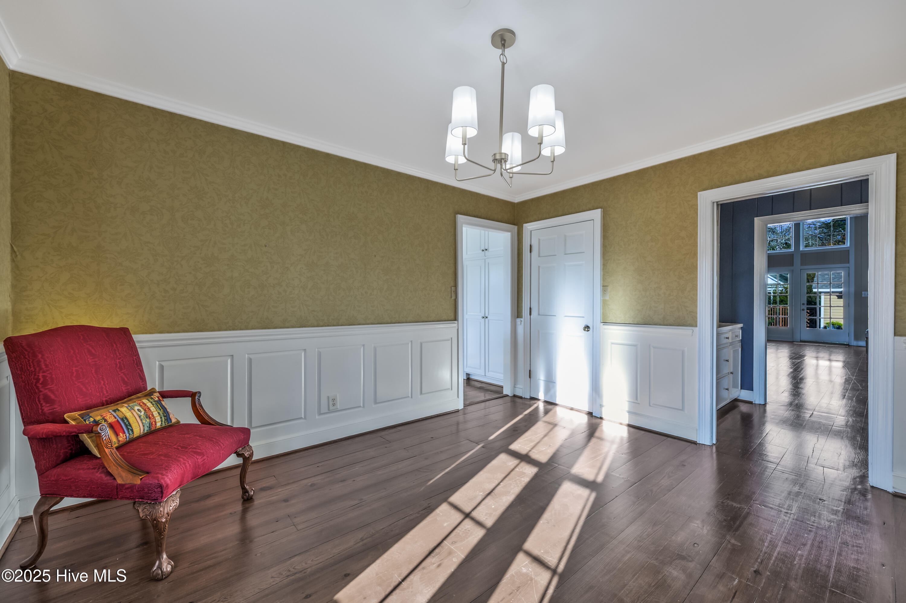 100485107 | Photo 12