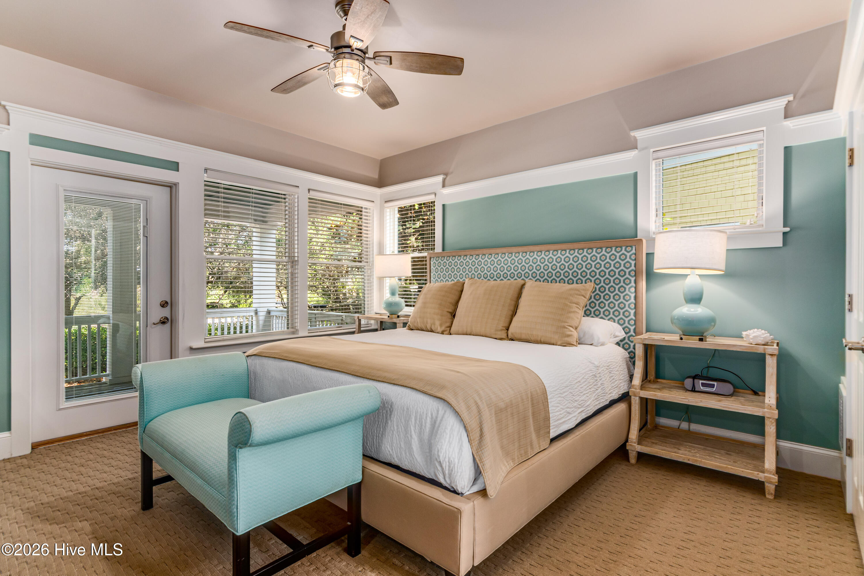 100565822 | Photo 25