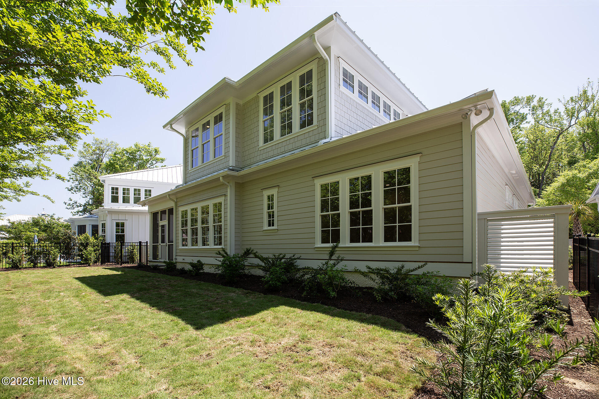 100519914 | Photo 63