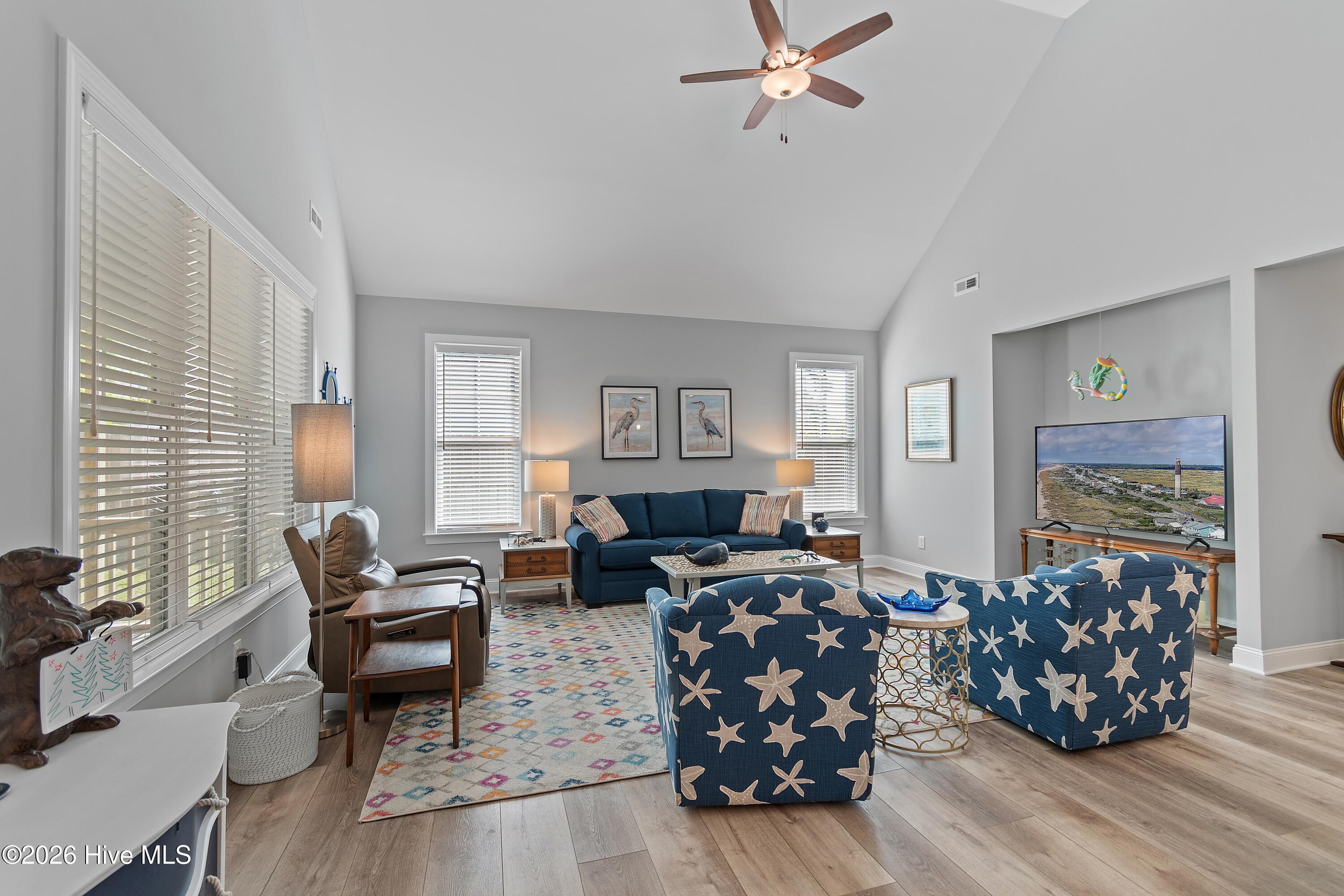 100568051 | Photo 12