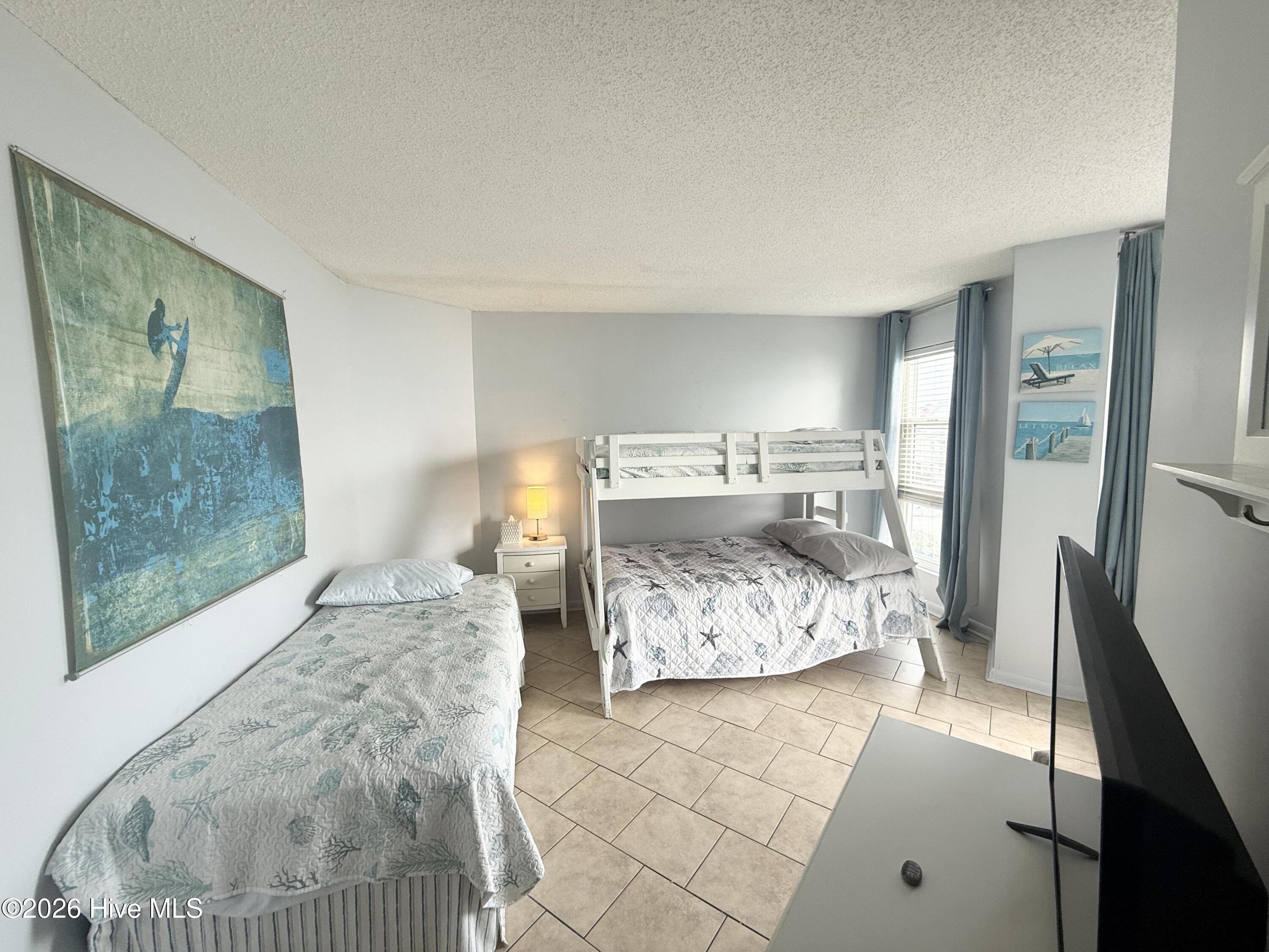 100548396 | Photo 11