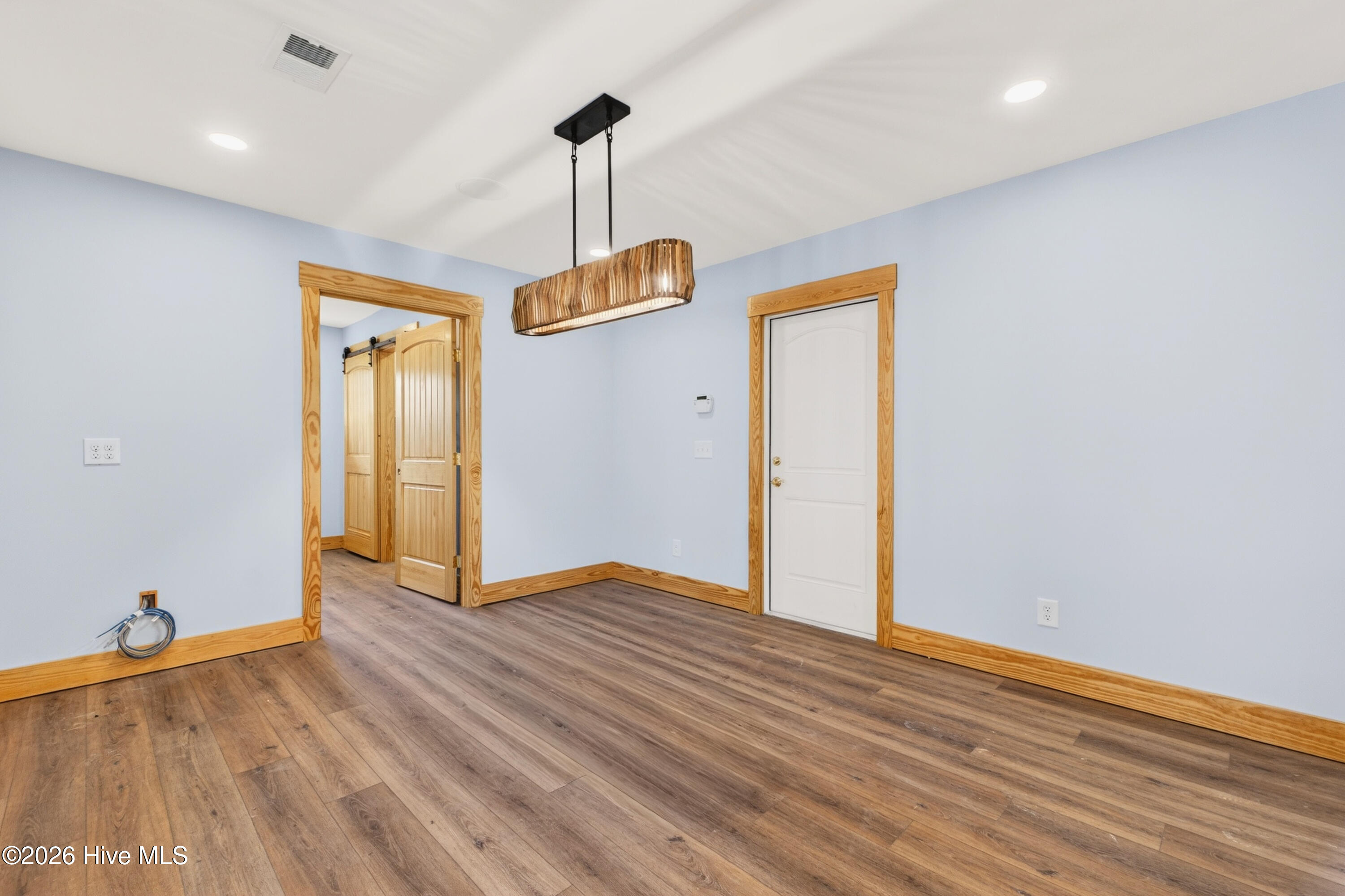 100552365 | Photo 25