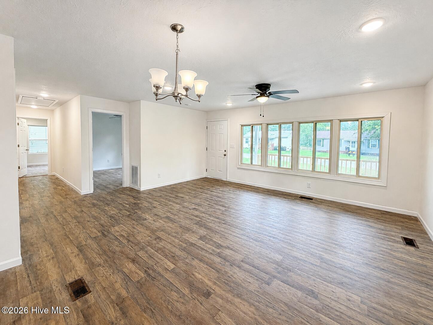 20_modern_spacious_living_room_with_natu