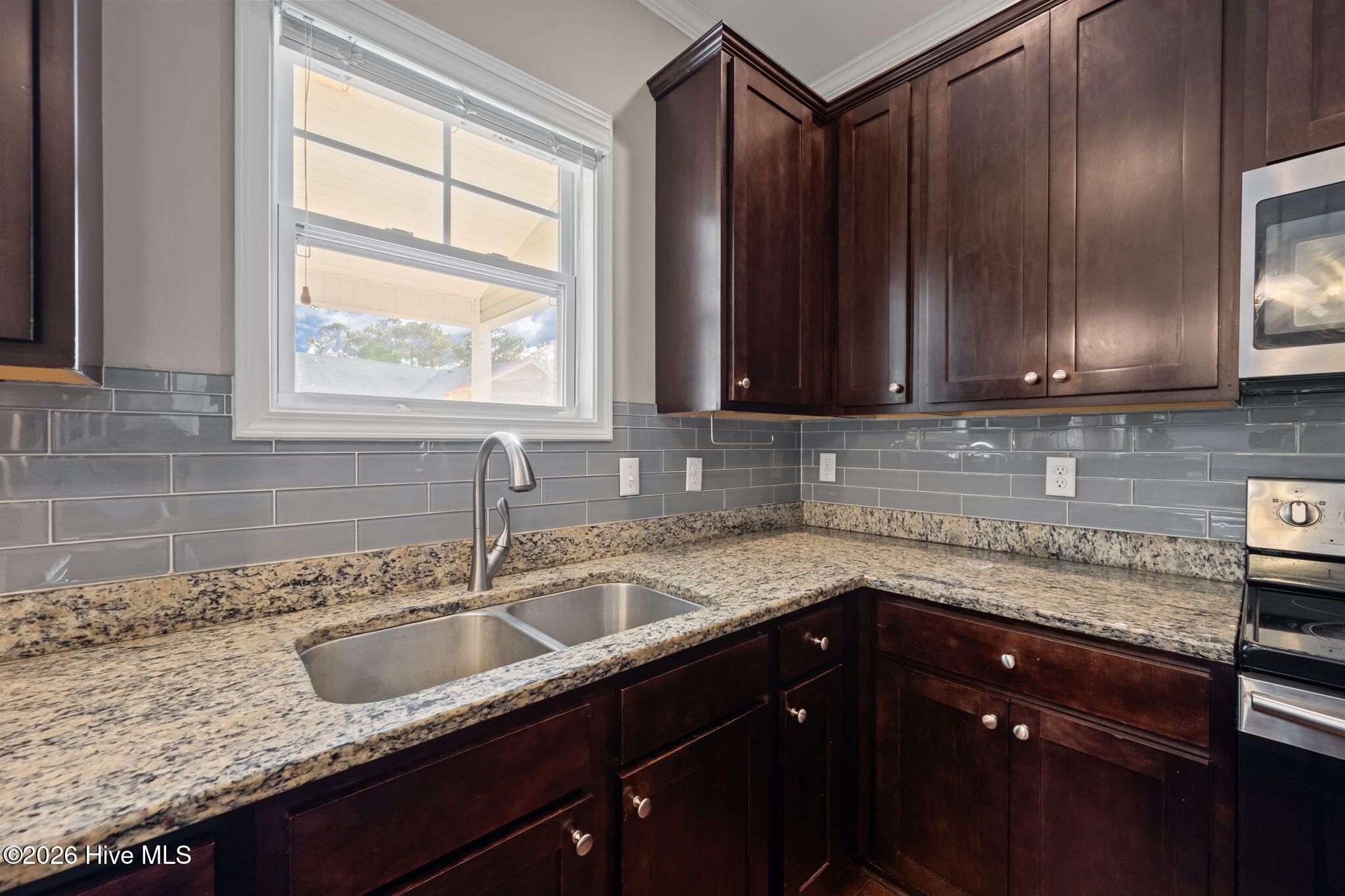 100568567 | Photo 14