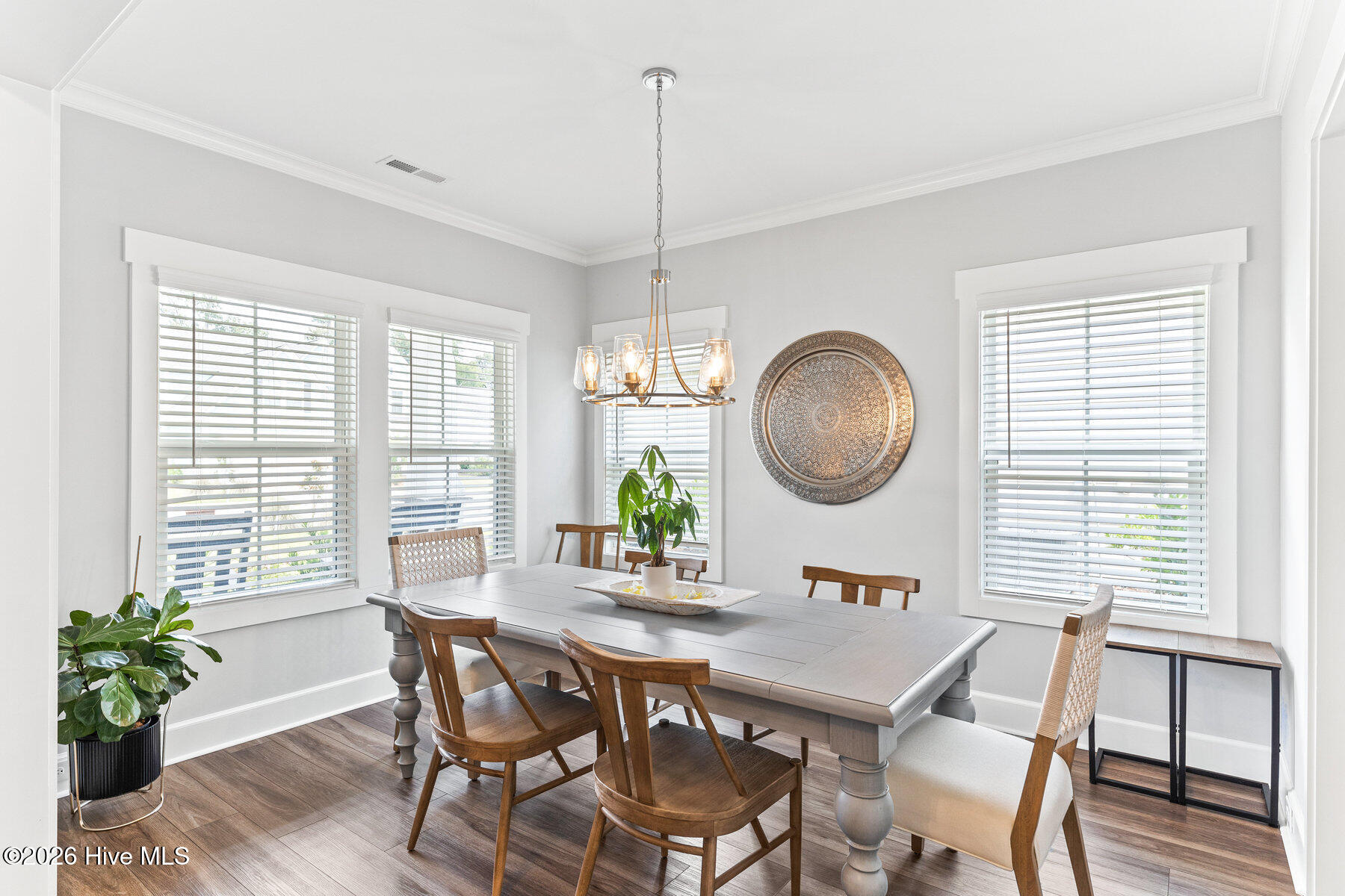 100548858 | Photo 10