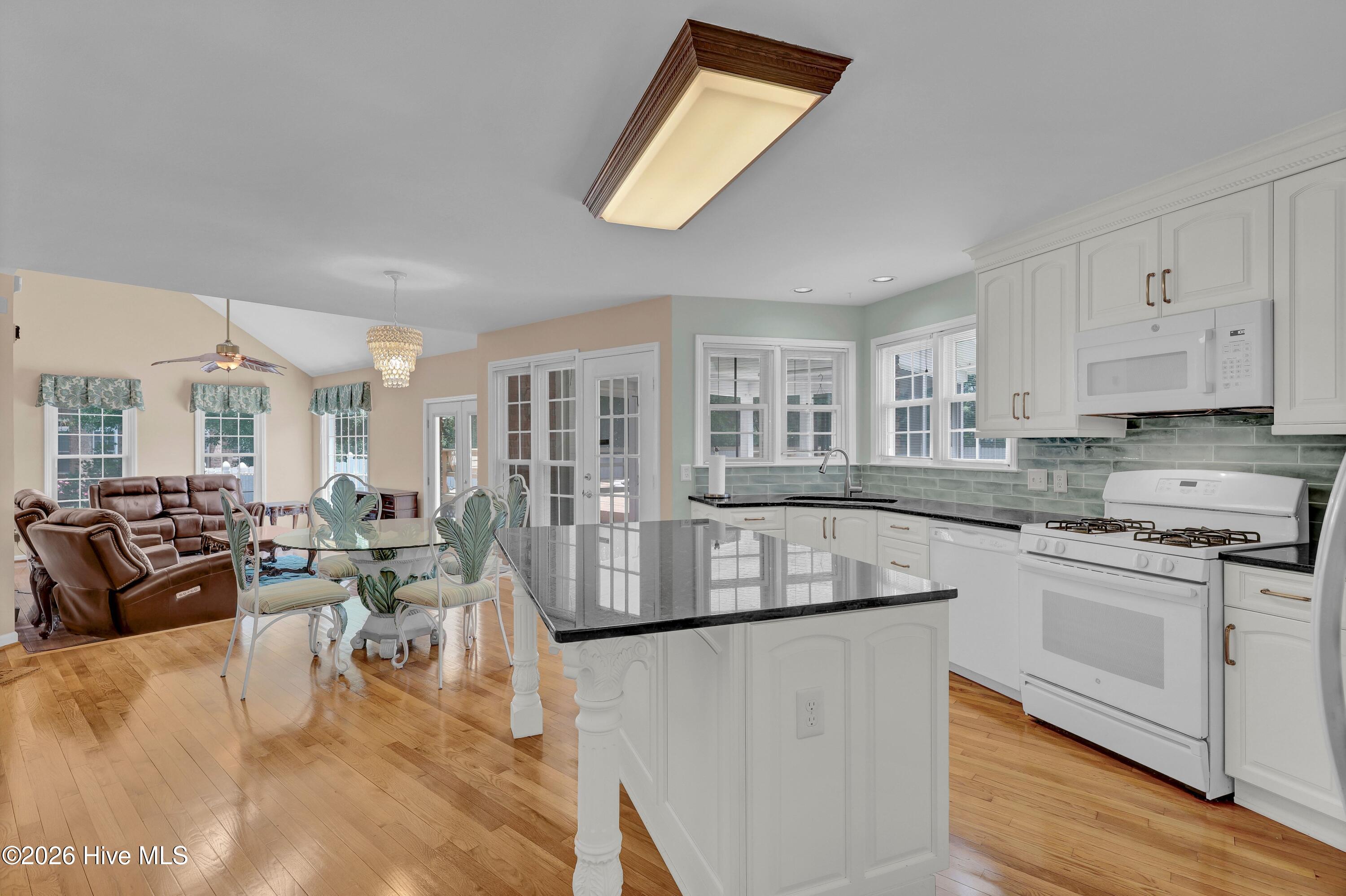 100570171 | Photo 14