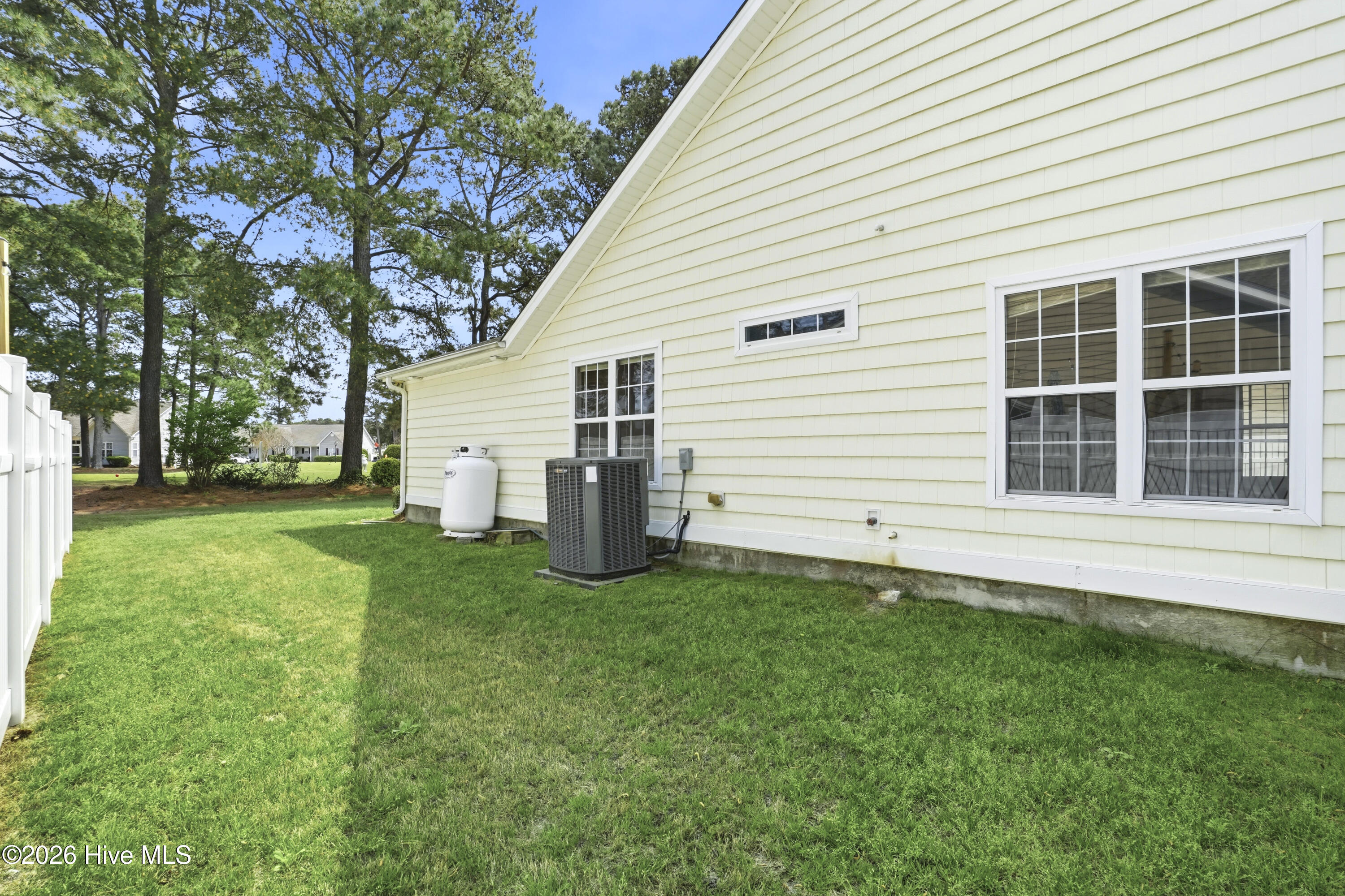 100562955 | Photo 65