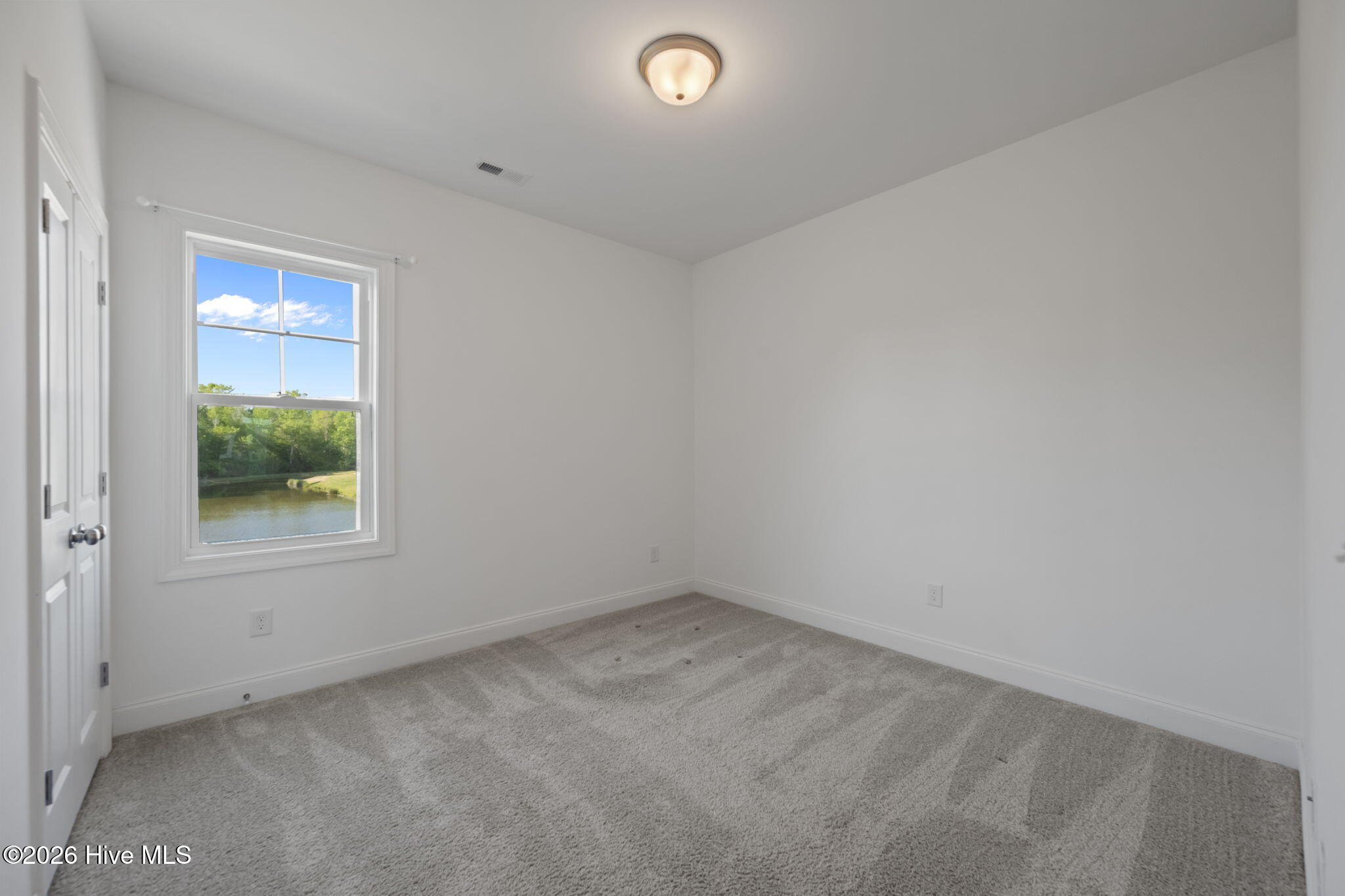 100567807 | Photo 46