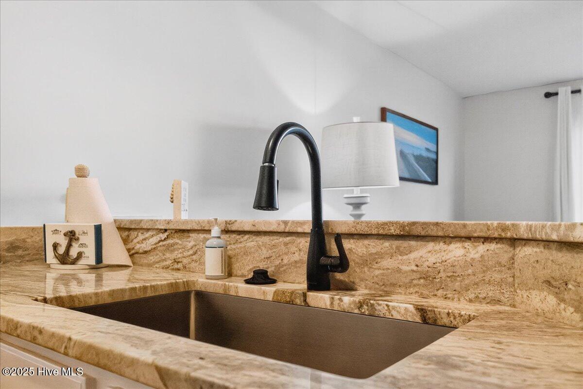 100542994 | Photo 16