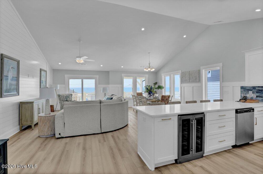 100552100 | Photo 15