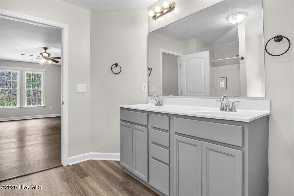 100565952 | Photo 34