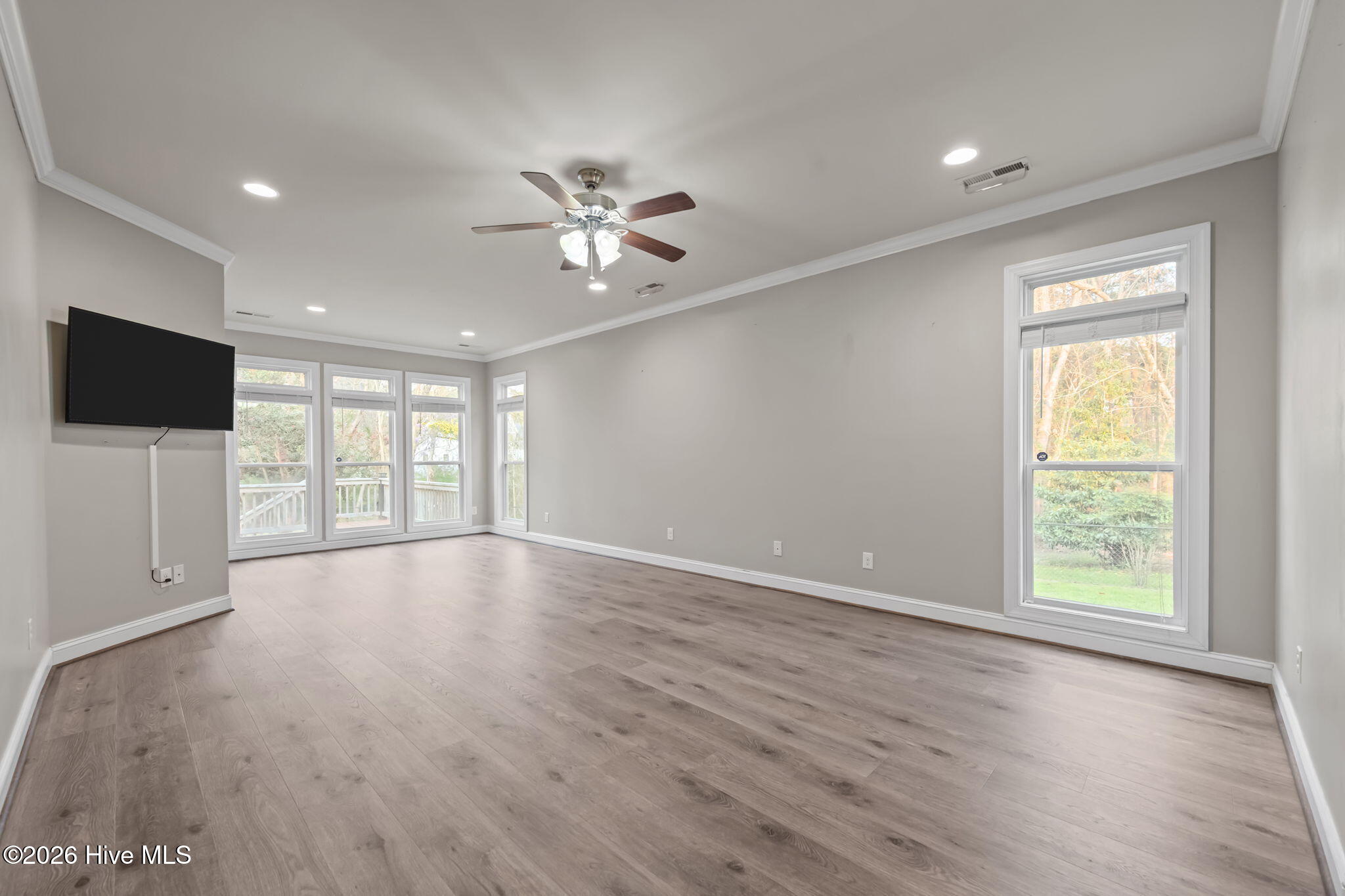 100562533 | Photo 36